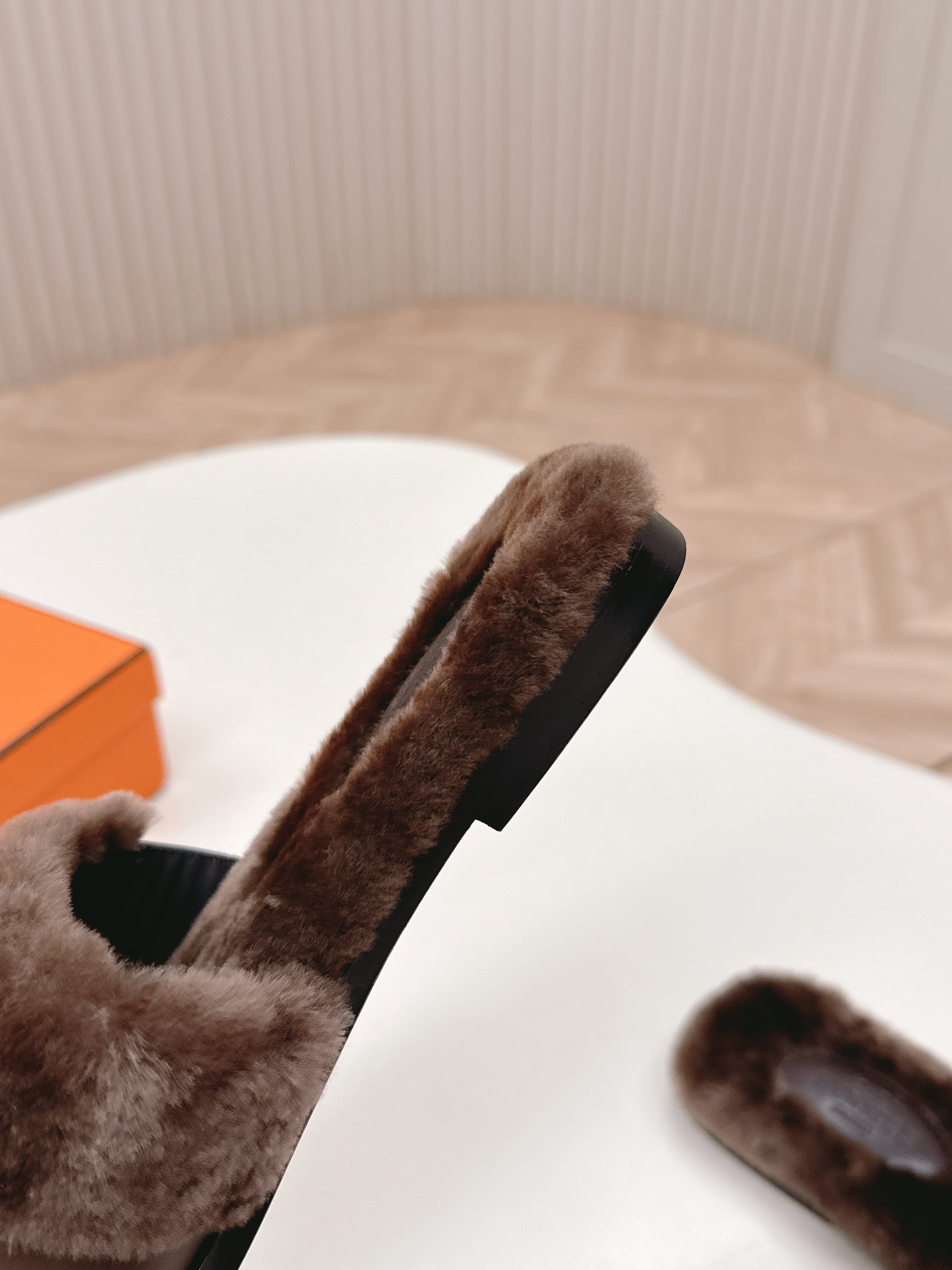 HM 25S ORAN SANDAL IN DARK BROWN SHEARLING WITH SILVER HARDWARE、mysite、Cacoeks