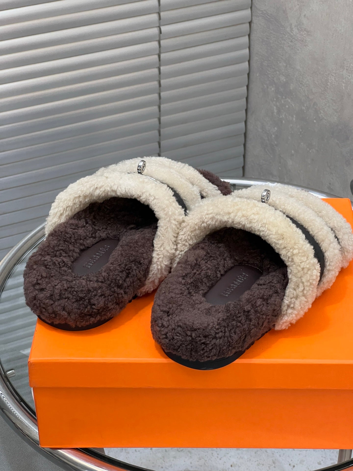 HM 25S SANDAL IN BEIGE WOOL AND BLACK LAMBSKIN WITH SILVER HARDWARE、mysite、Cacoeks