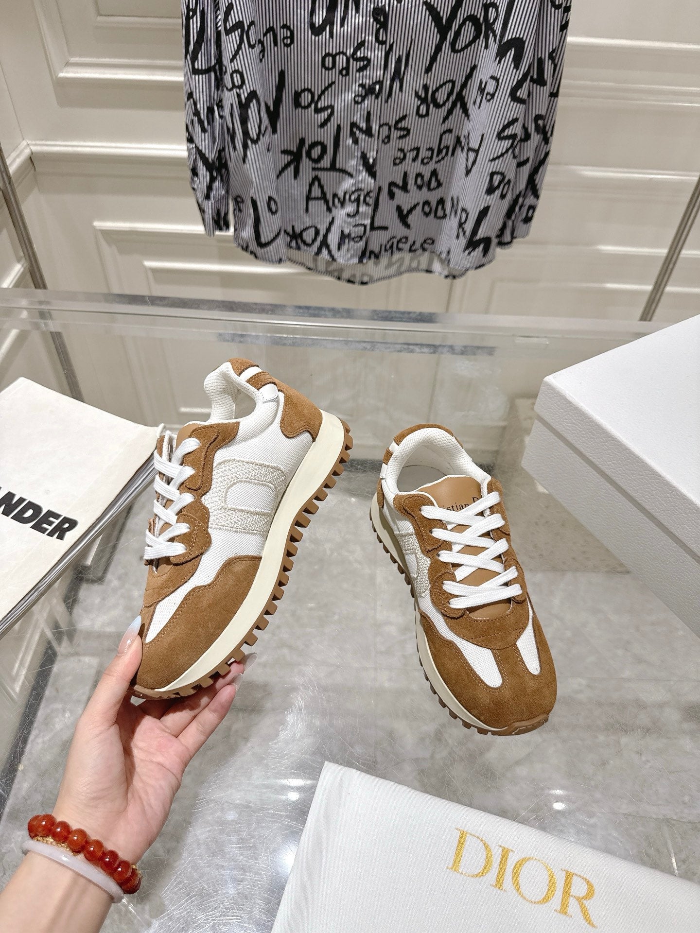 DIOR 25S C'EST DIOR SNEAKER IN WHITE HAZELNUT CALFSKIN AND SUEDE、mysite、Cacoeks