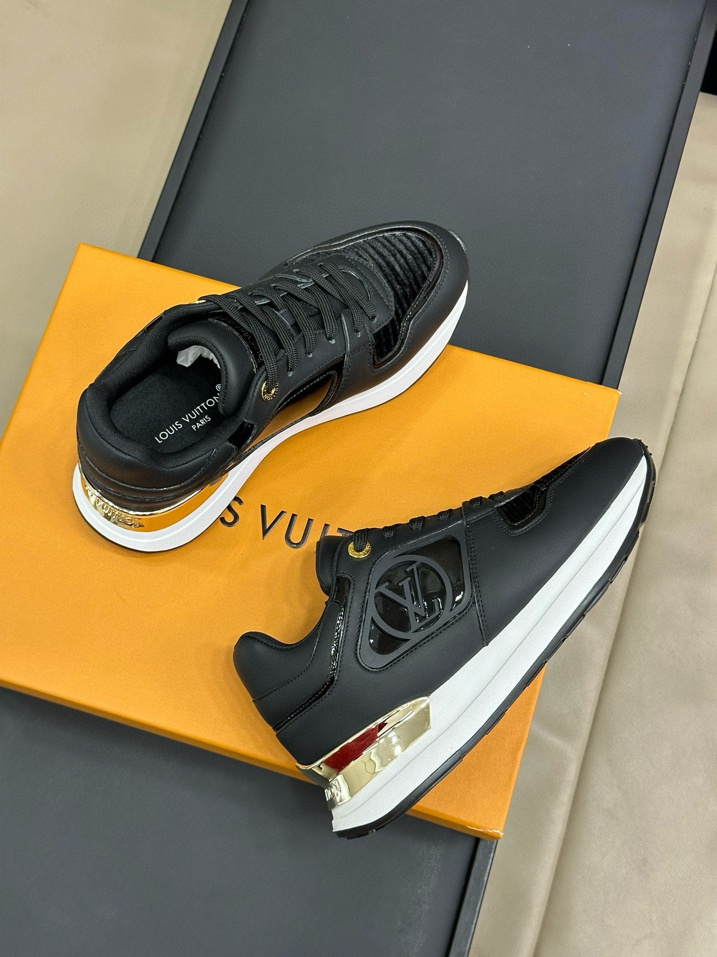 LV NEO RUN AWAY SNEAKER IN BLACK CALFSKIN、mysite、Cacoeks