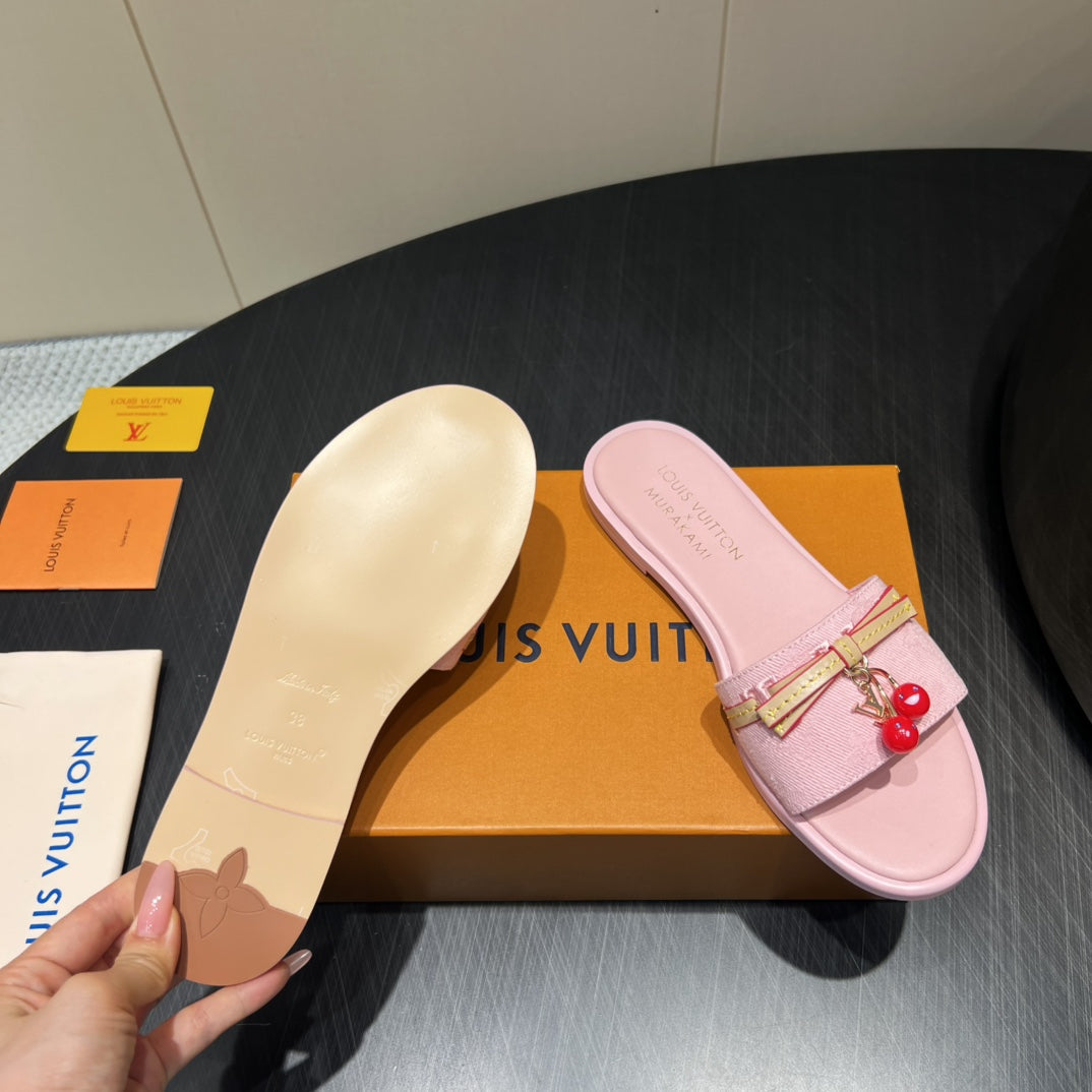 LV SLIDE SANDALS 25S IN BABY PINK DENIM AND CALFSKIN WITH CHERRY BLOSSOM BUCKLE、mysite、Cacoeks