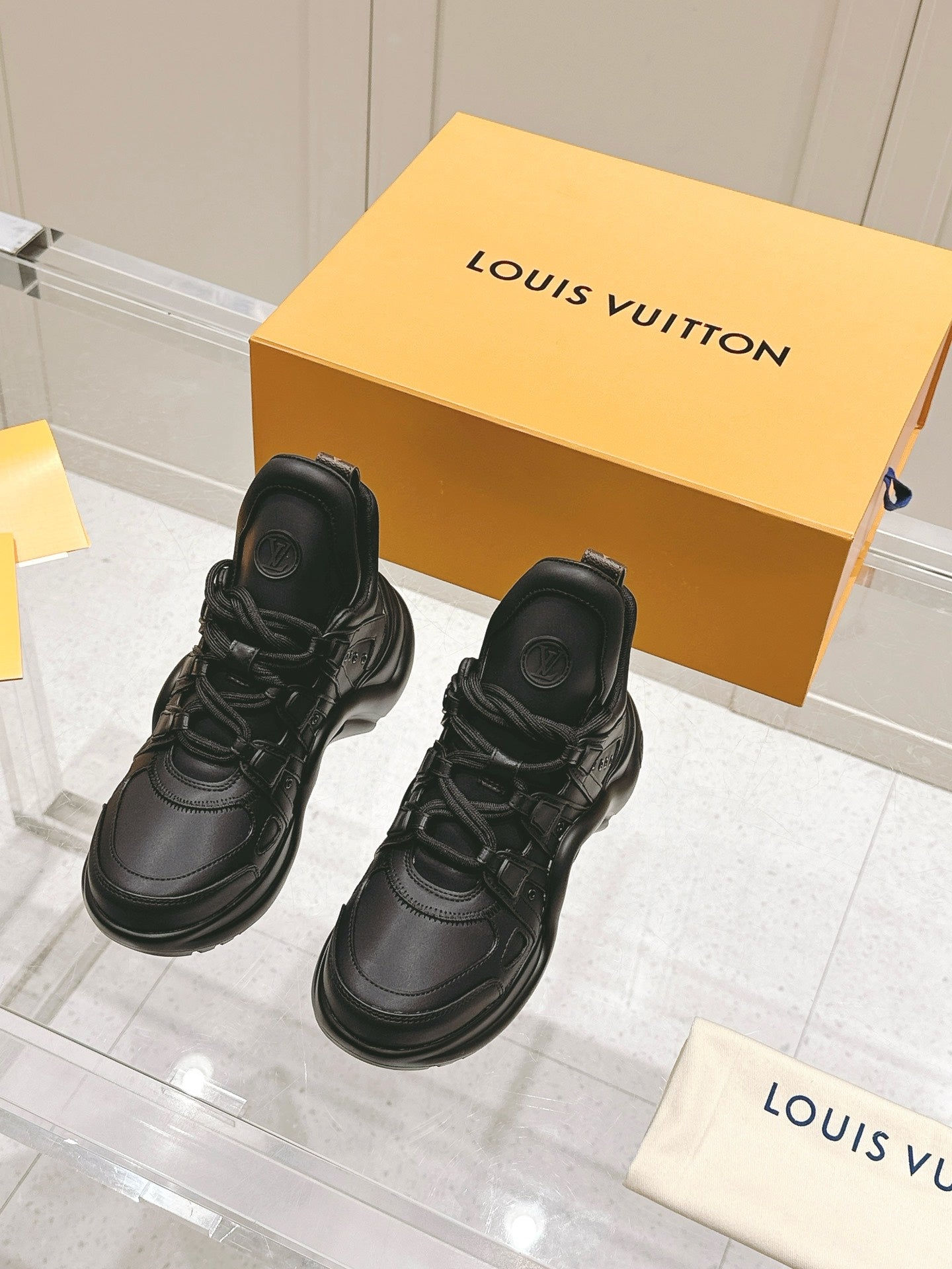 LV BARRACUDA SNEAKER IN BLACK CALFSKIN、mysite、Cacoeks