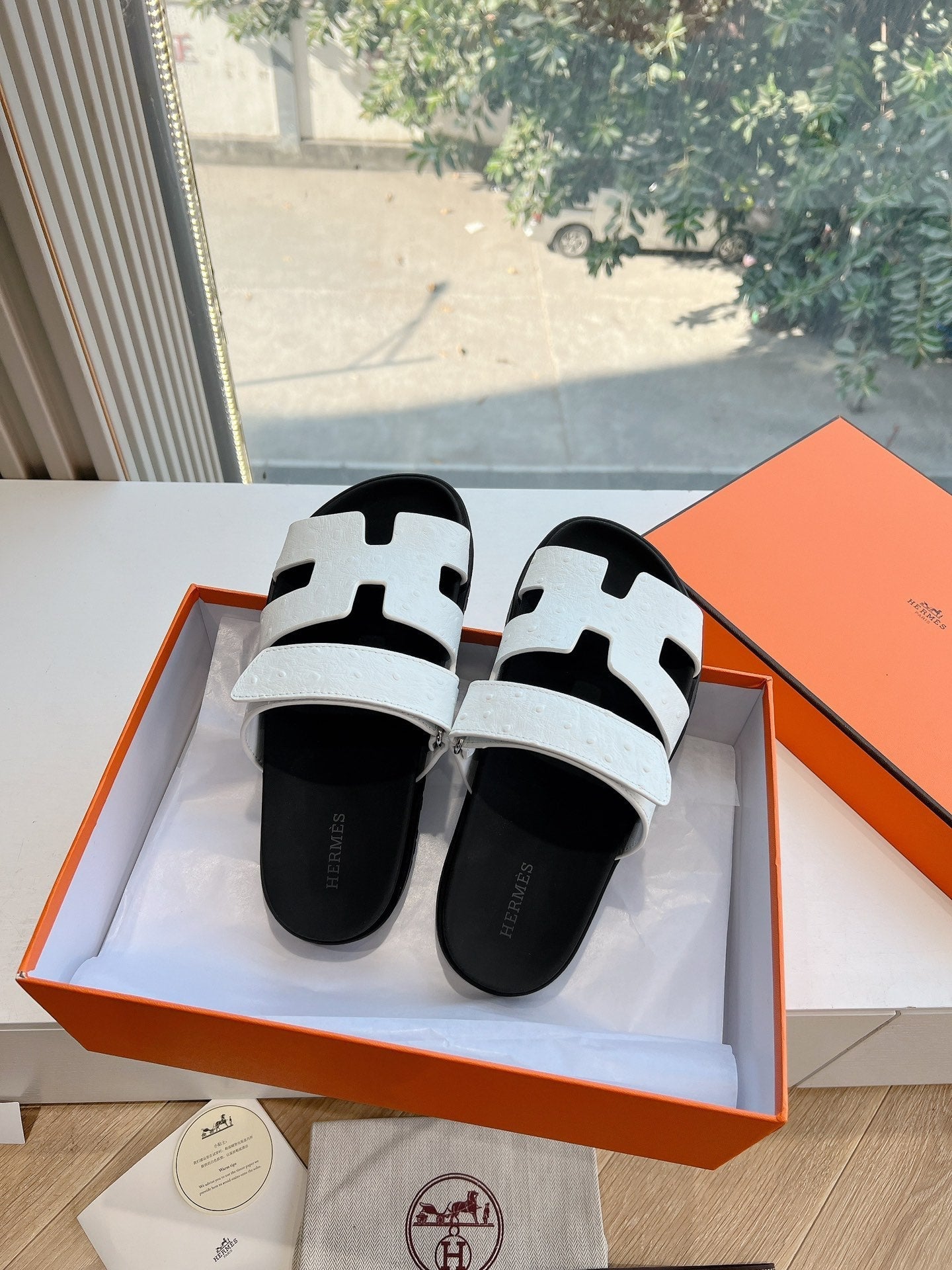 CHYPRE SANDAL IN WHITE GRAINED CALFSKIN、mysite、Cacoeks