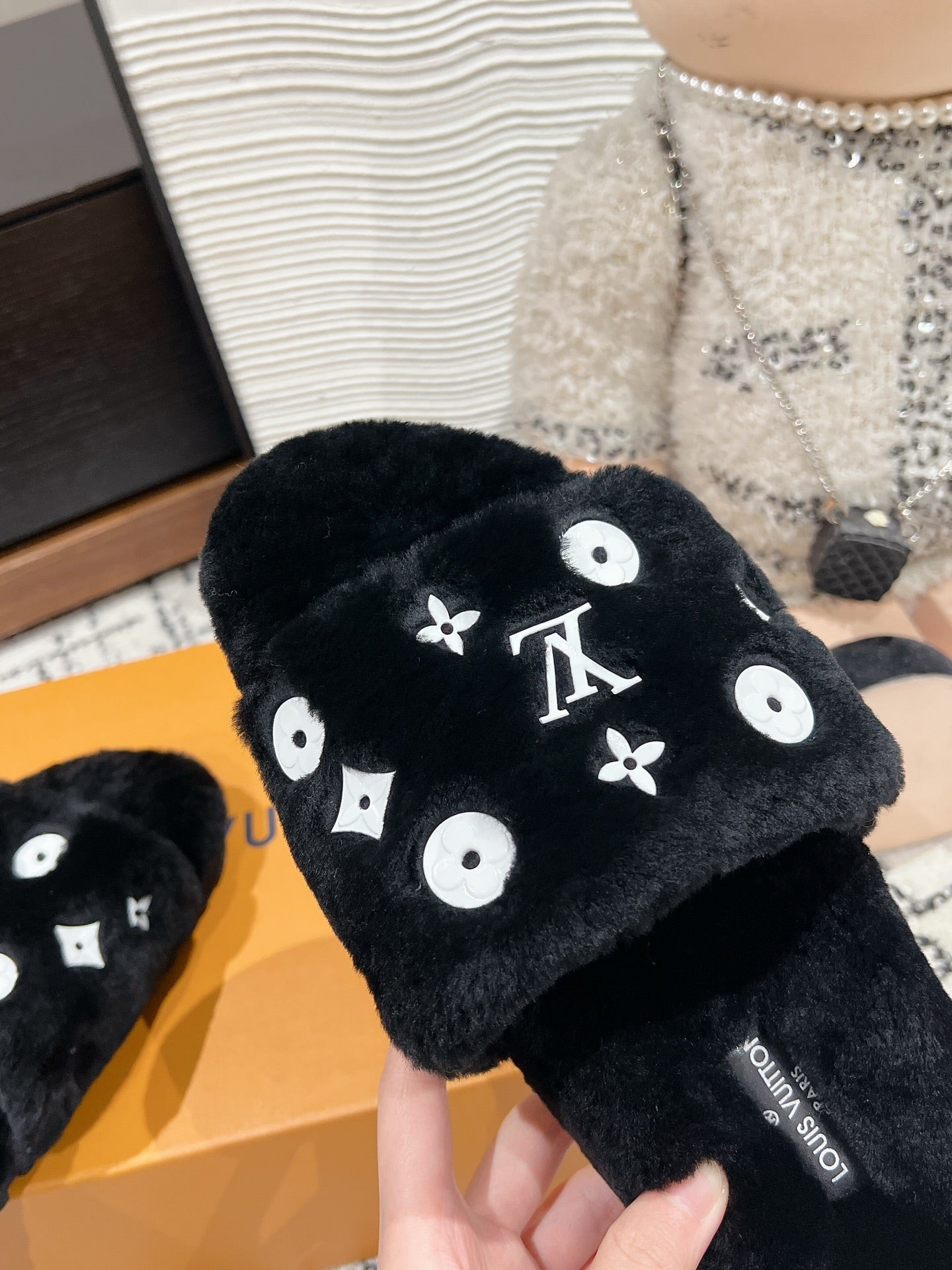 SLIPPER IN BLACK WOOL、mysite、Cacoeks
