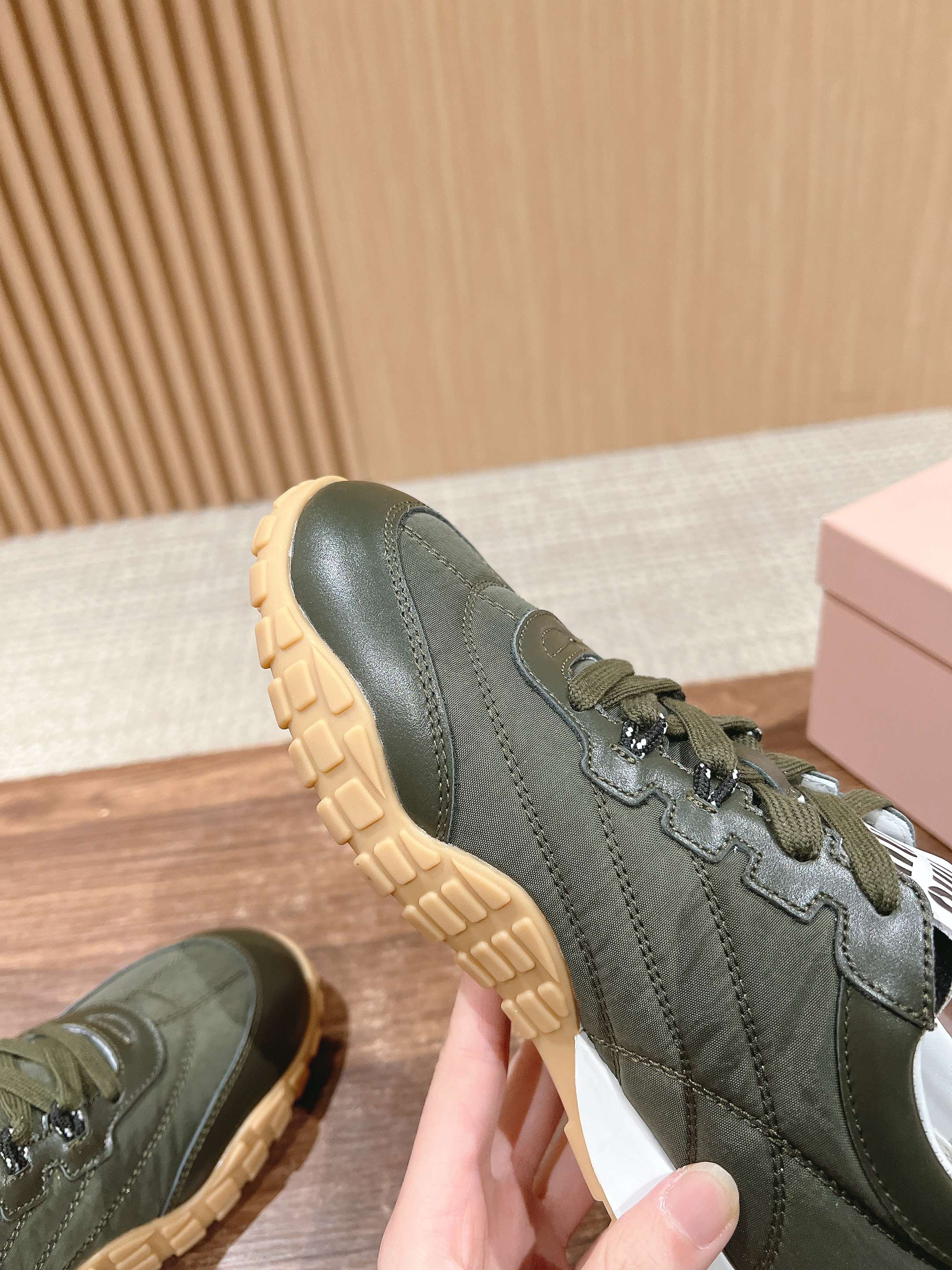 RUNNING SNEAKERS IN ARMY GREEN LAMBSKIN AND FABRIC ANTI-SLIP RUBBER SOLE、mysite、Cacoeks