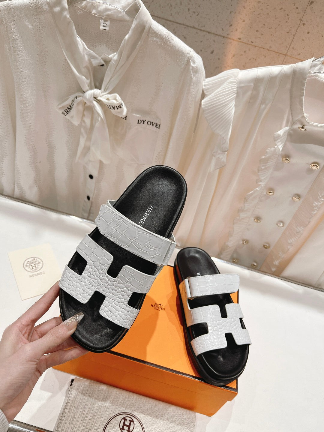 CHYPRE SANDAL BLACK AND WHITE LAMBSKIN、mysite、Cacoeks