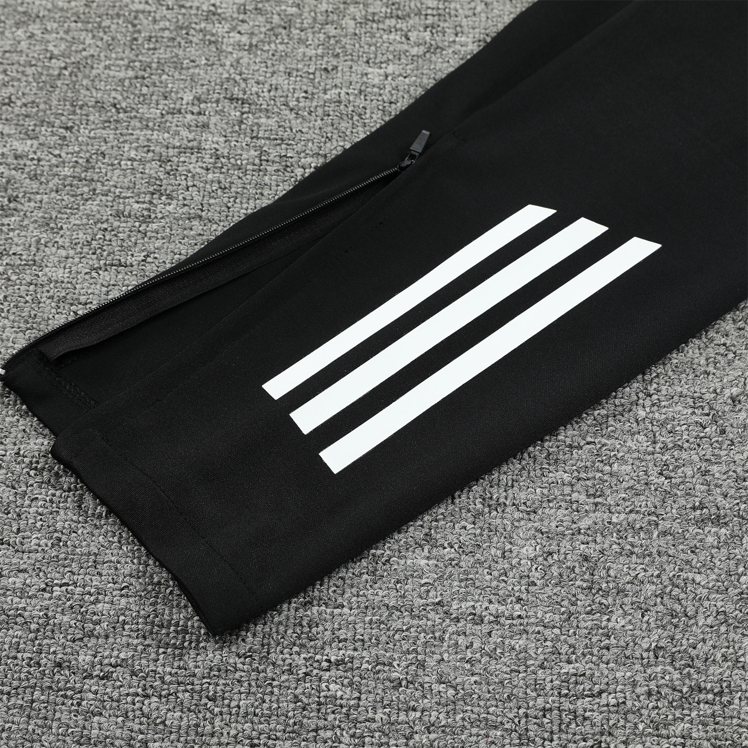 ManixJersey.com | Real Madrid 24-25 Training Hoodie Set - Black Hoodie and Black Pants -Customize Name, Number and Patch | Worldwide Shipping