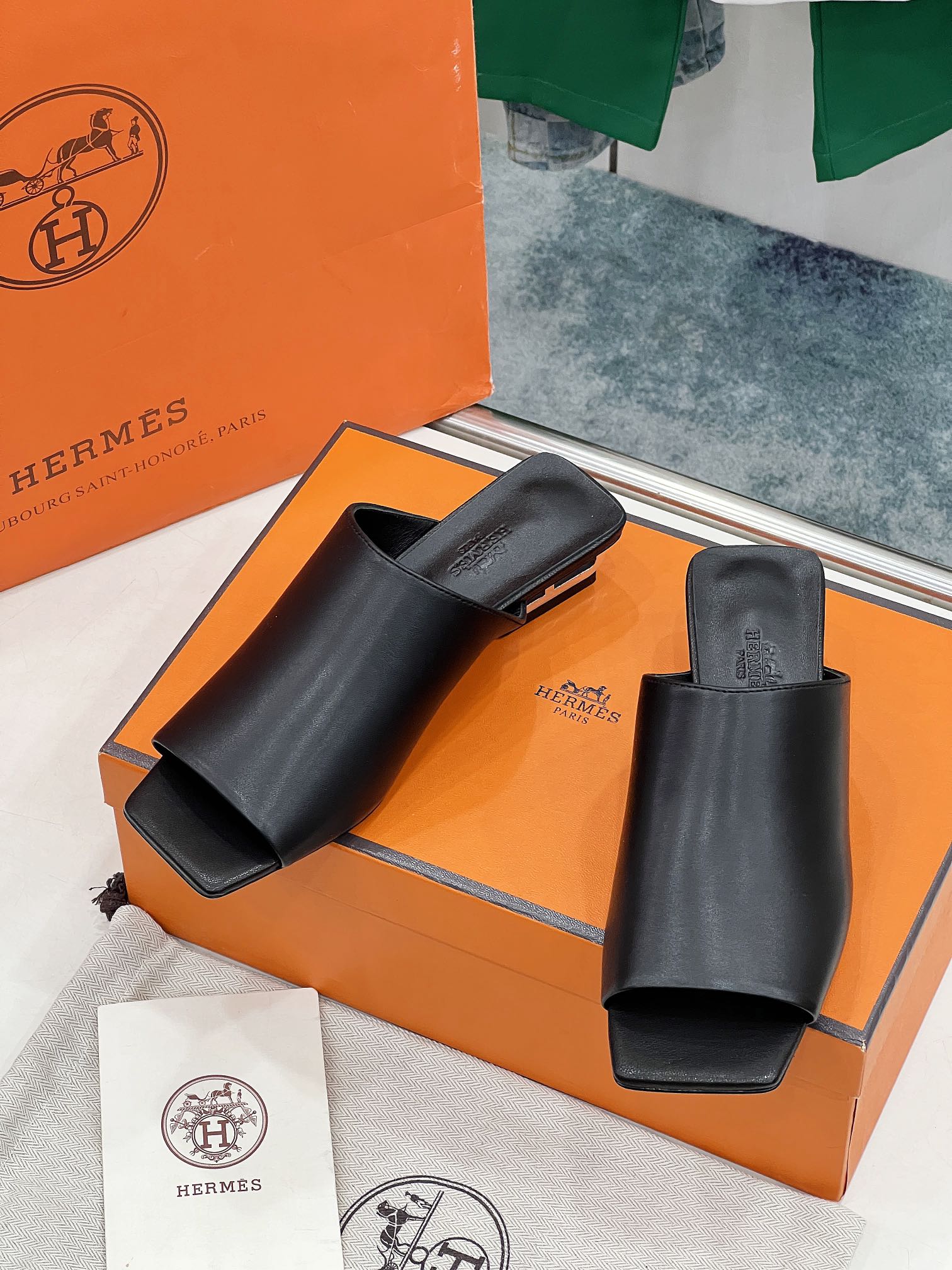 IDOLE SANDAL IN BLACK CALFSKIN、mysite、Cacoeks