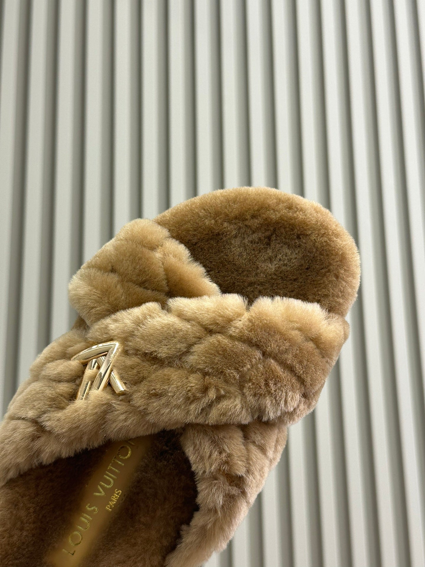 LV WOMEN'S SUNSET COMFORT FLAT MULE IN CAMEL BROWN FLEECE、mysite、Cacoeks