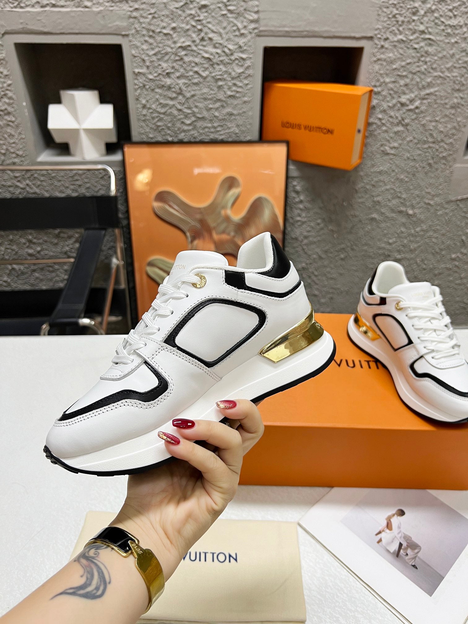 LV WOMEN SNEAKER IN WHITE MIX BLACK CALFSKIN、mysite、Cacoeks