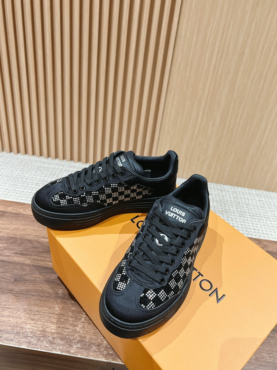 LV GROOVY SNEAKER IN BLACK DAMIER STRASS AND CALFSKIN、mysite、Cacoeks