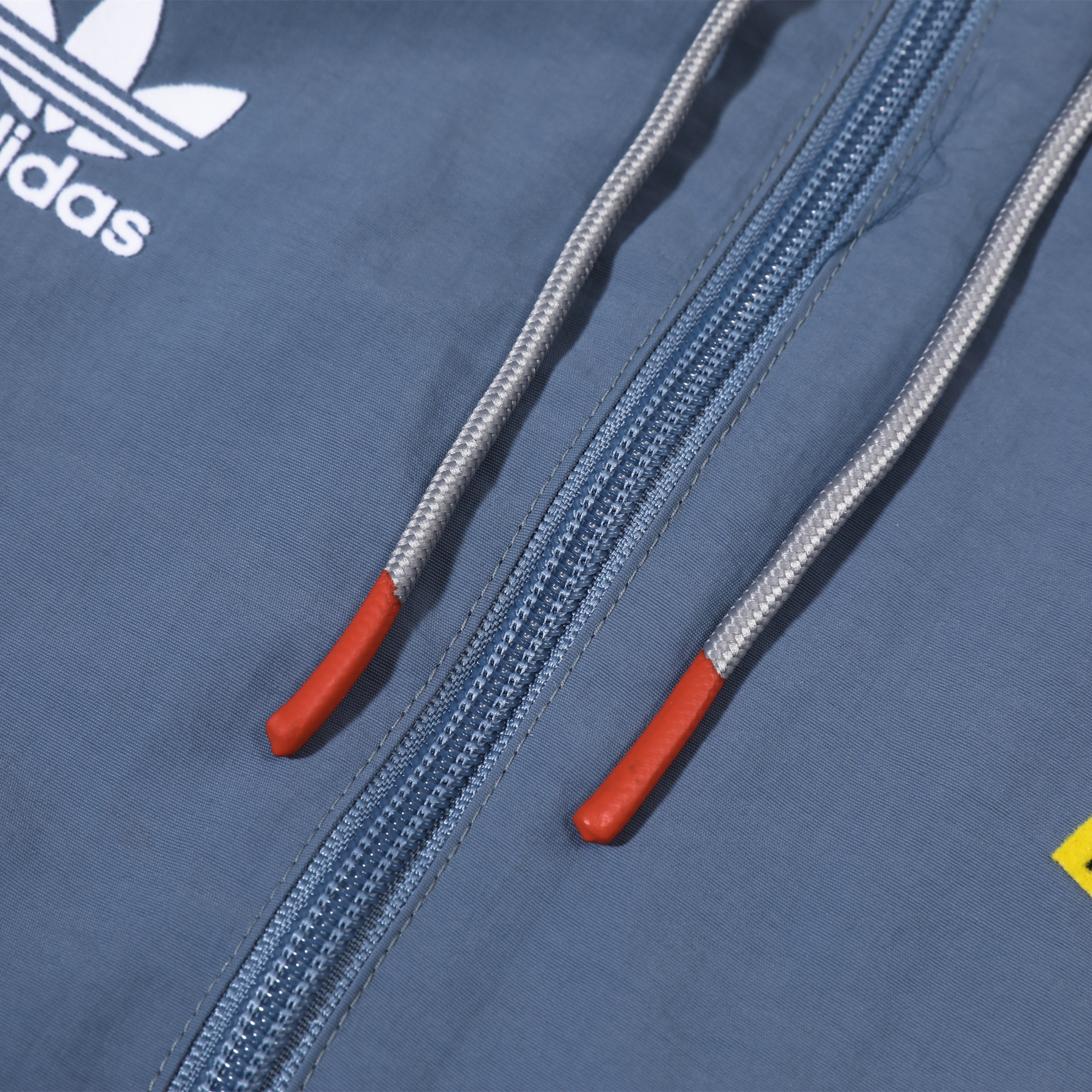 Higojerseys-Liver.pool 24-25 Grey Throwback Windbreaker Suit - Jackets & Pants