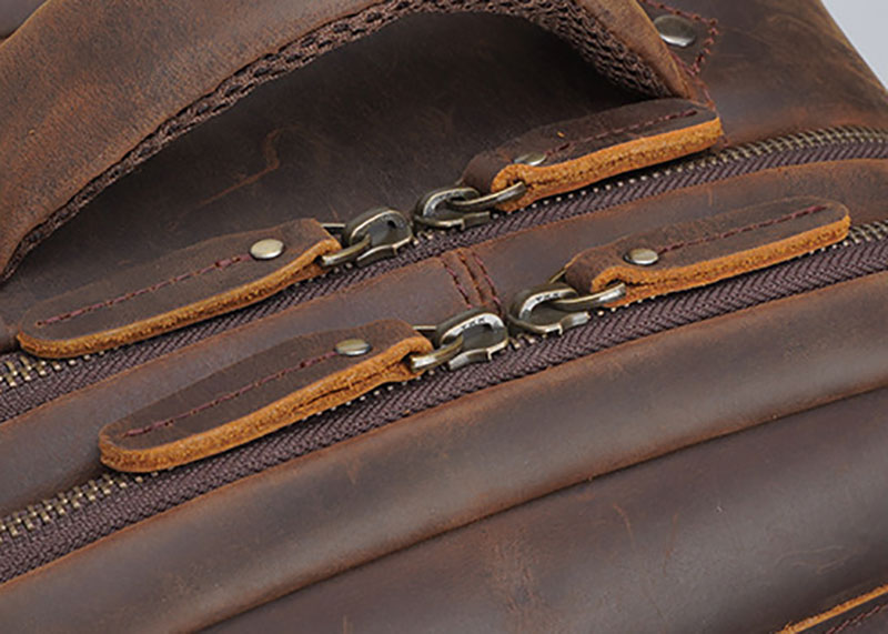 Detail Show of Zipper of Leather Backpack