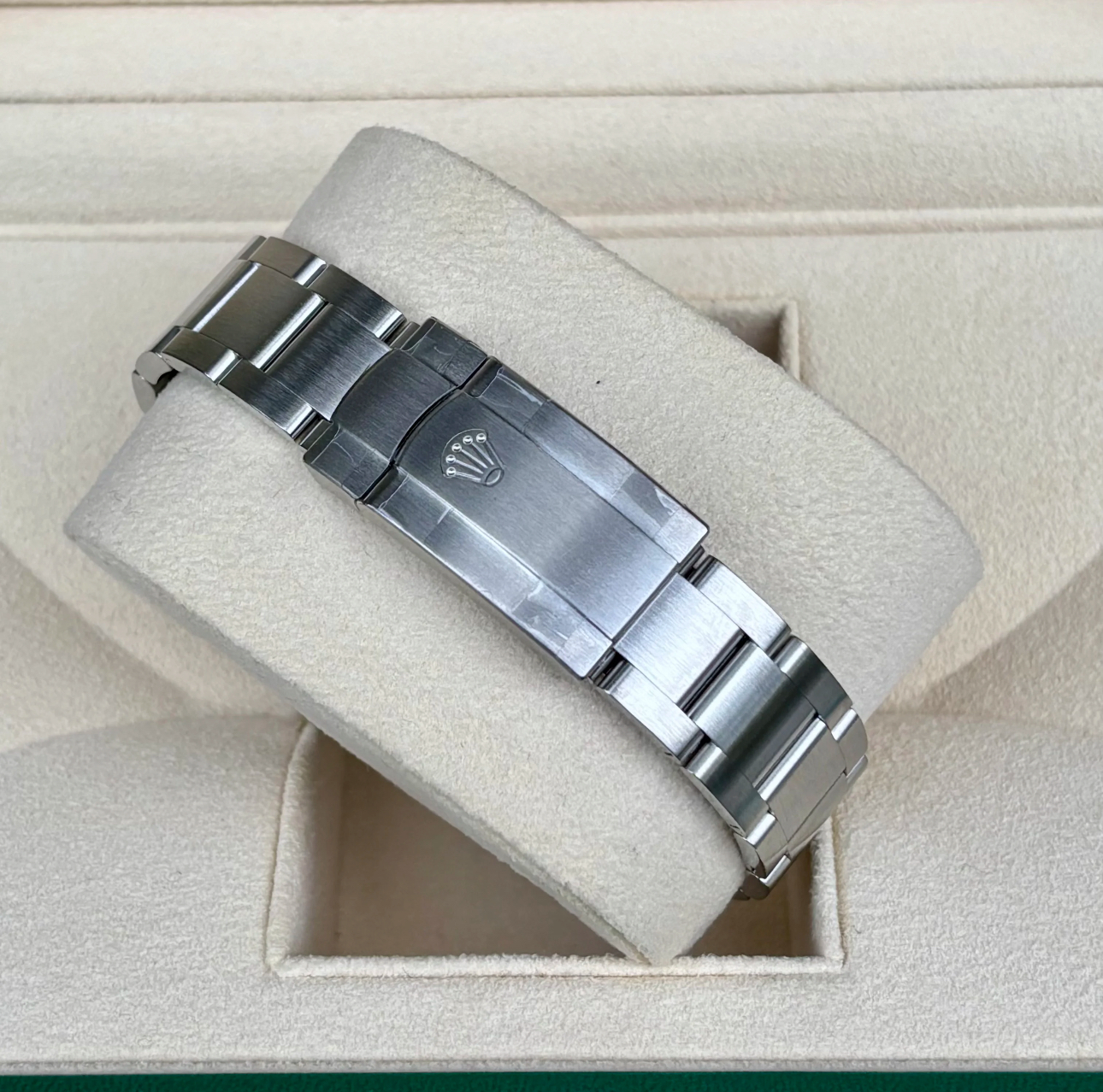 Rolex Oyster Perpetual Super Clone Swiss Replica Watch Ref 134300-0004 3230 Swiss Movement