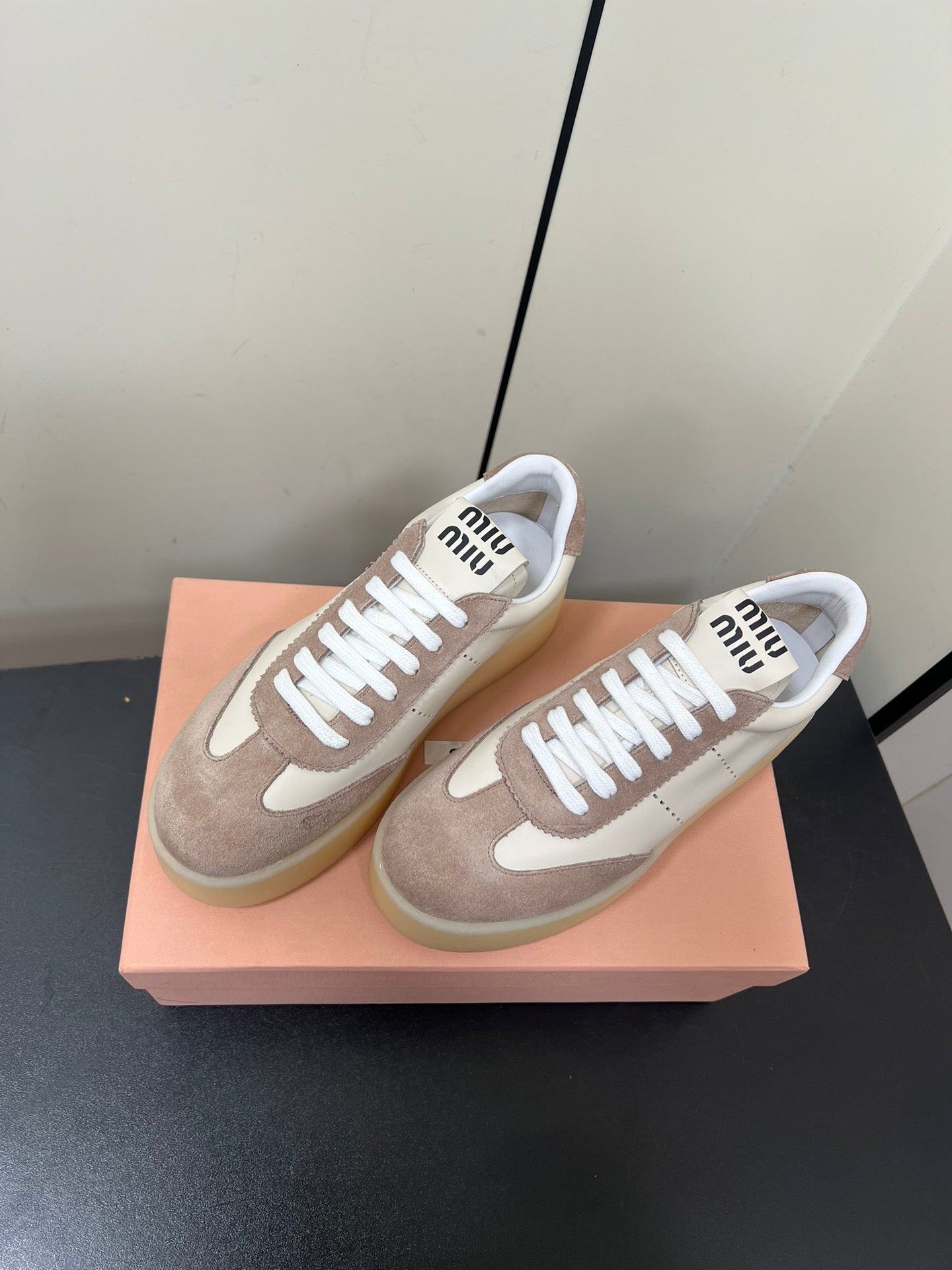 THICK-SOLED RETRO SNEAKERS IN CREAM LAMBSKIN AND PLASTER SUEDE、mysite、Cacoeks