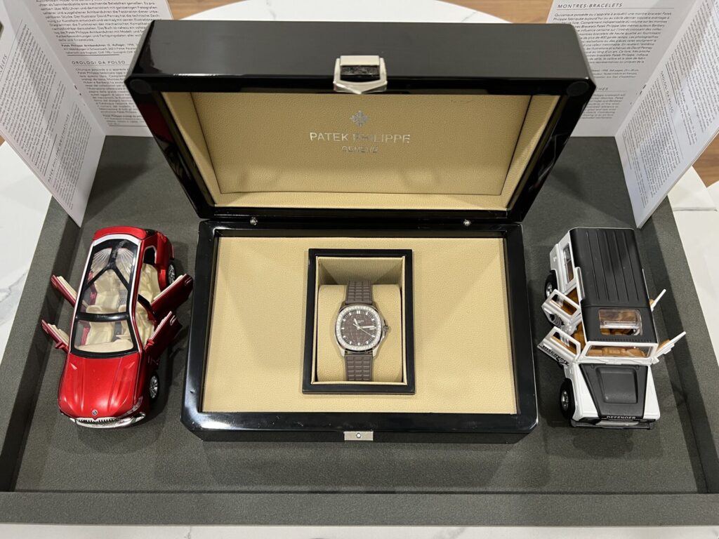 Đồng Hồ Patek Philippe Aquanaut 5067A Replica 11 Màu Xám Nữ (6)