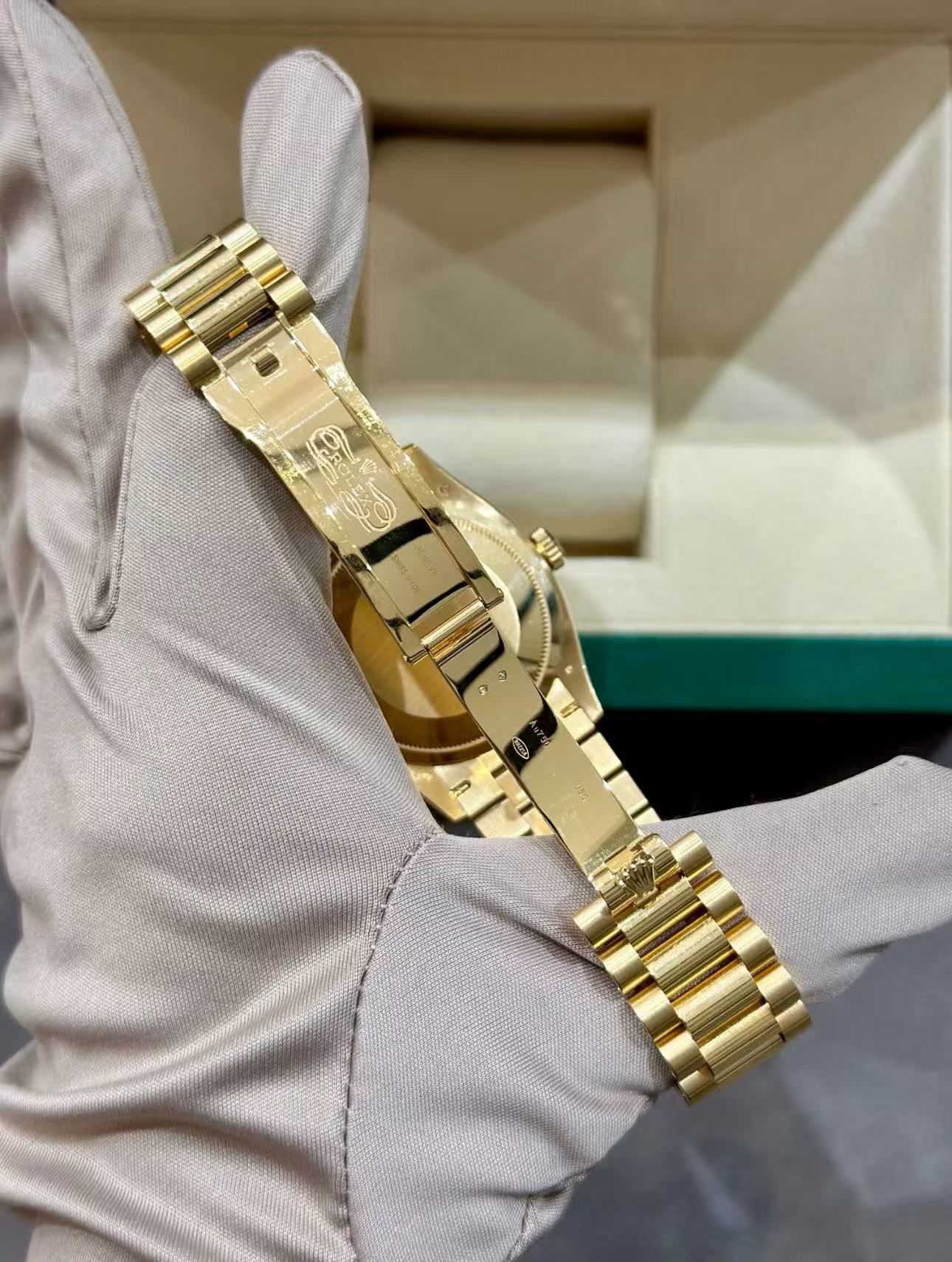 Rolex Day-Date Super Clone Swiss Replica Watch Ref M128238-0069 Smoky Green Dial 3255 Swiss Movement