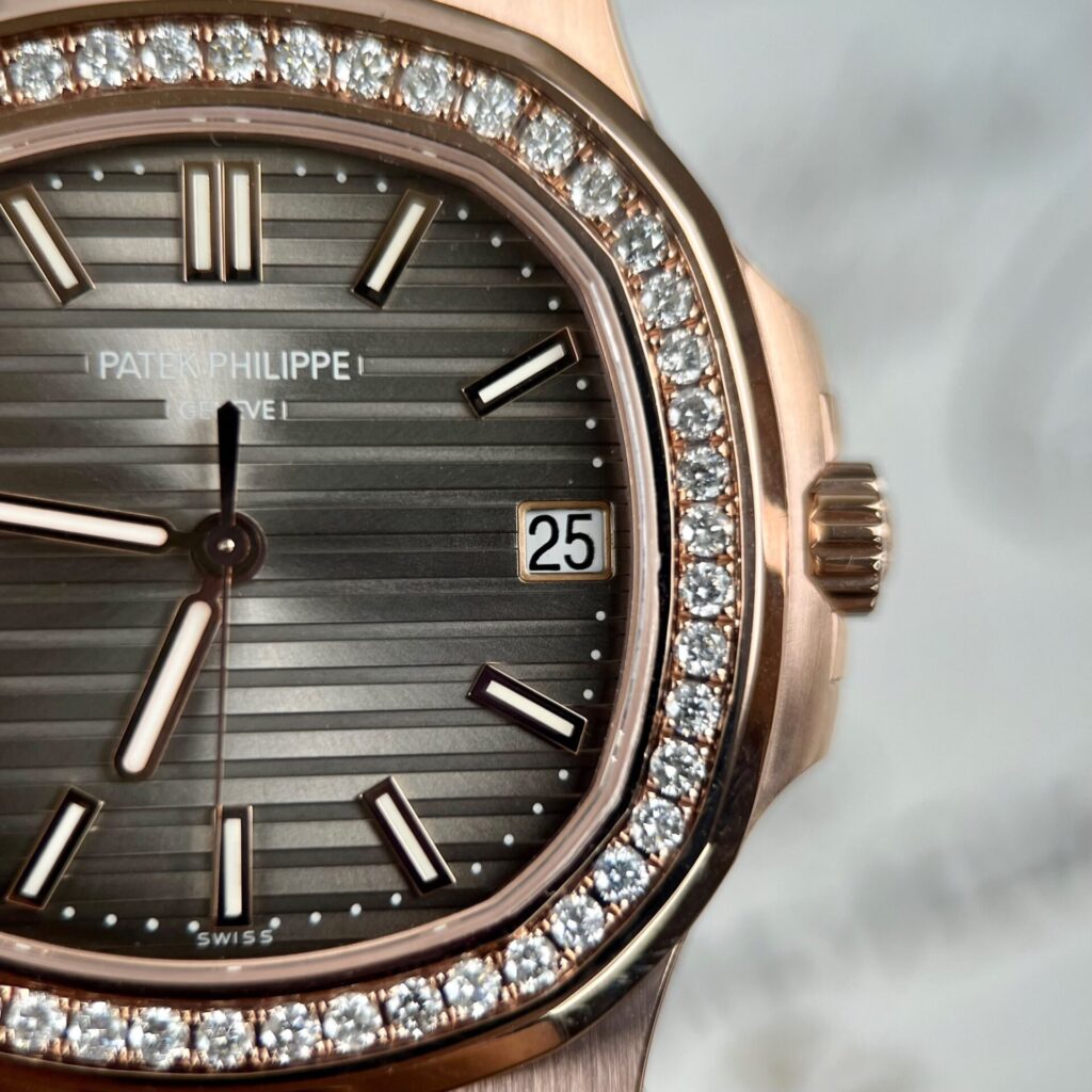 Đồng Hồ Patek Philippe Nautilus 5711 Replica 11 Bọc Vàng Độ Kim Cương Tự Nhiên 40mm (10)