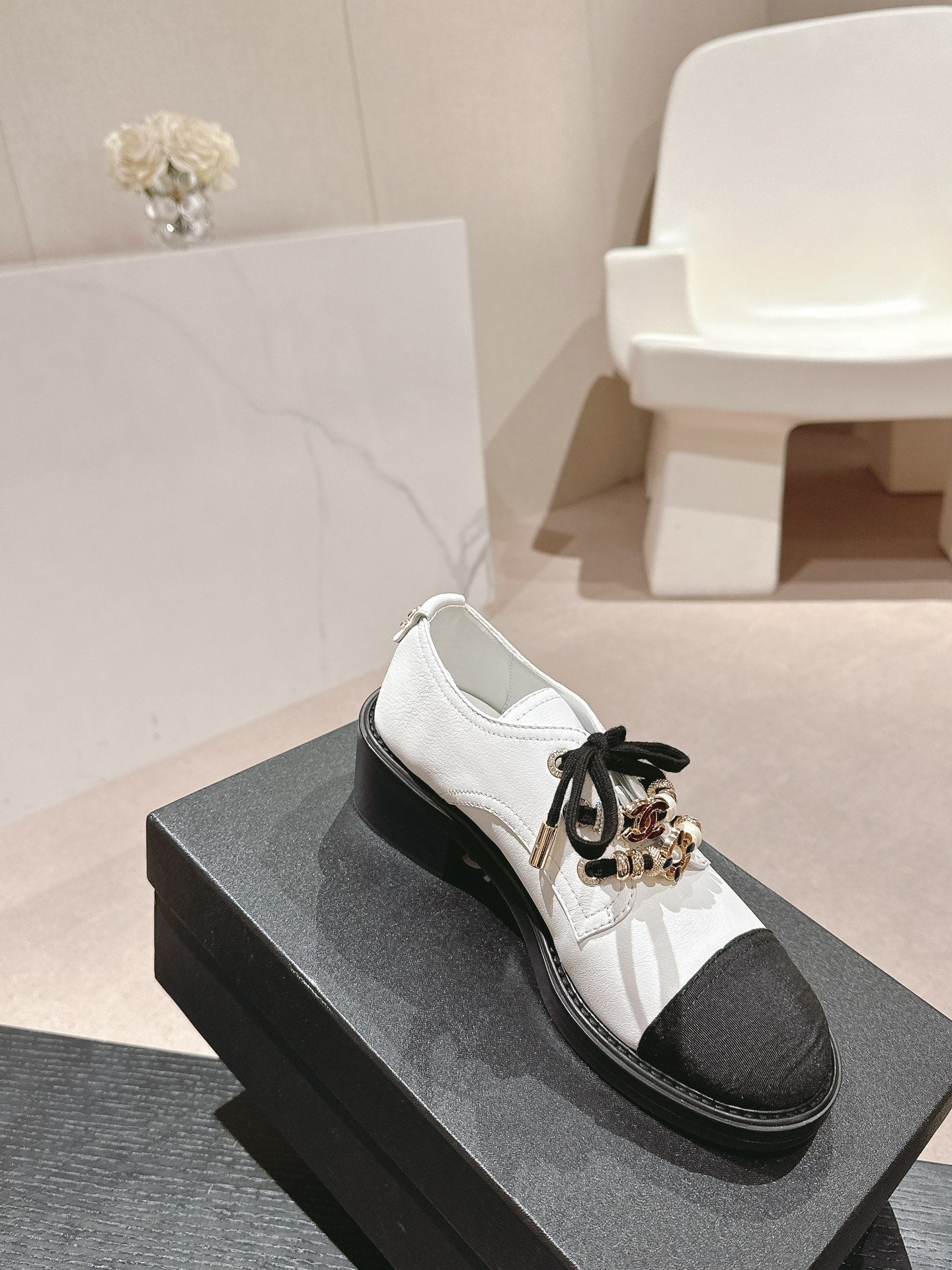 OXFORD SHOES WHITE MIX BLACK SHEEPSKIN、mysite、Cacoeks