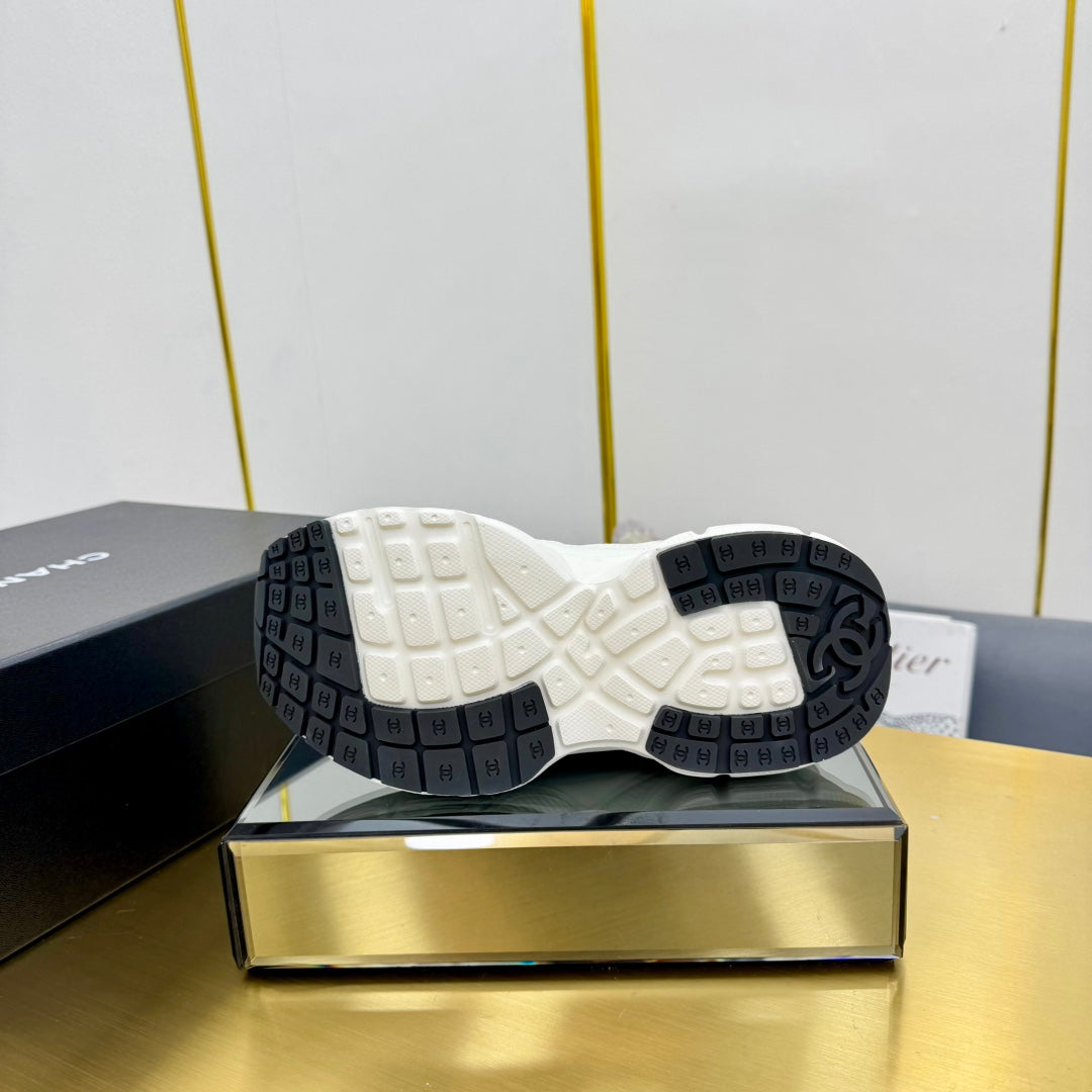 SNEAKER IN PALE GRAY SUEDE WITH BLACK LOGO AND MESH、mysite、Cacoeks