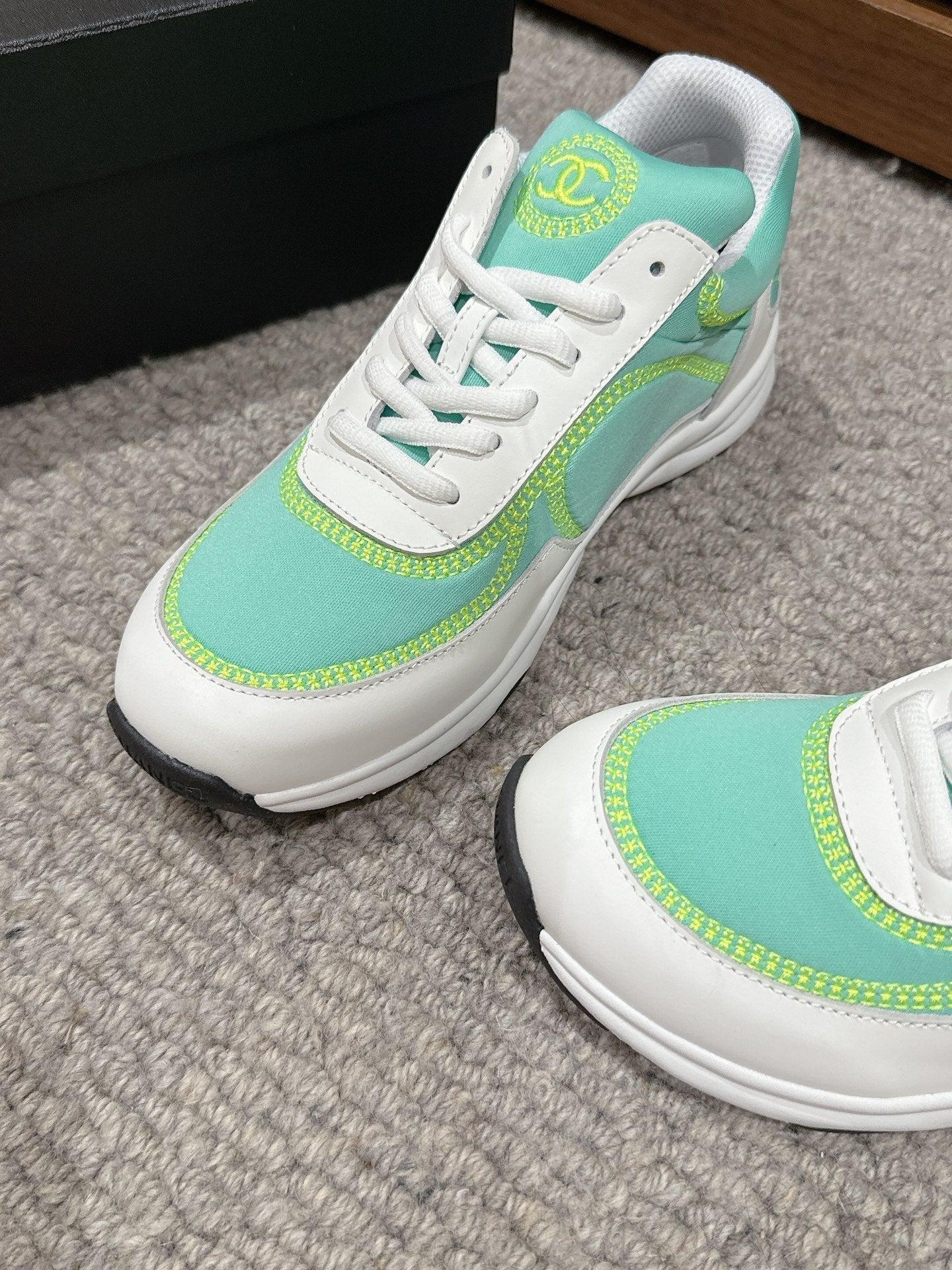CLASSIC TRAINER IN MINT GREEN MIX WHITE FABRIC、mysite、Cacoeks