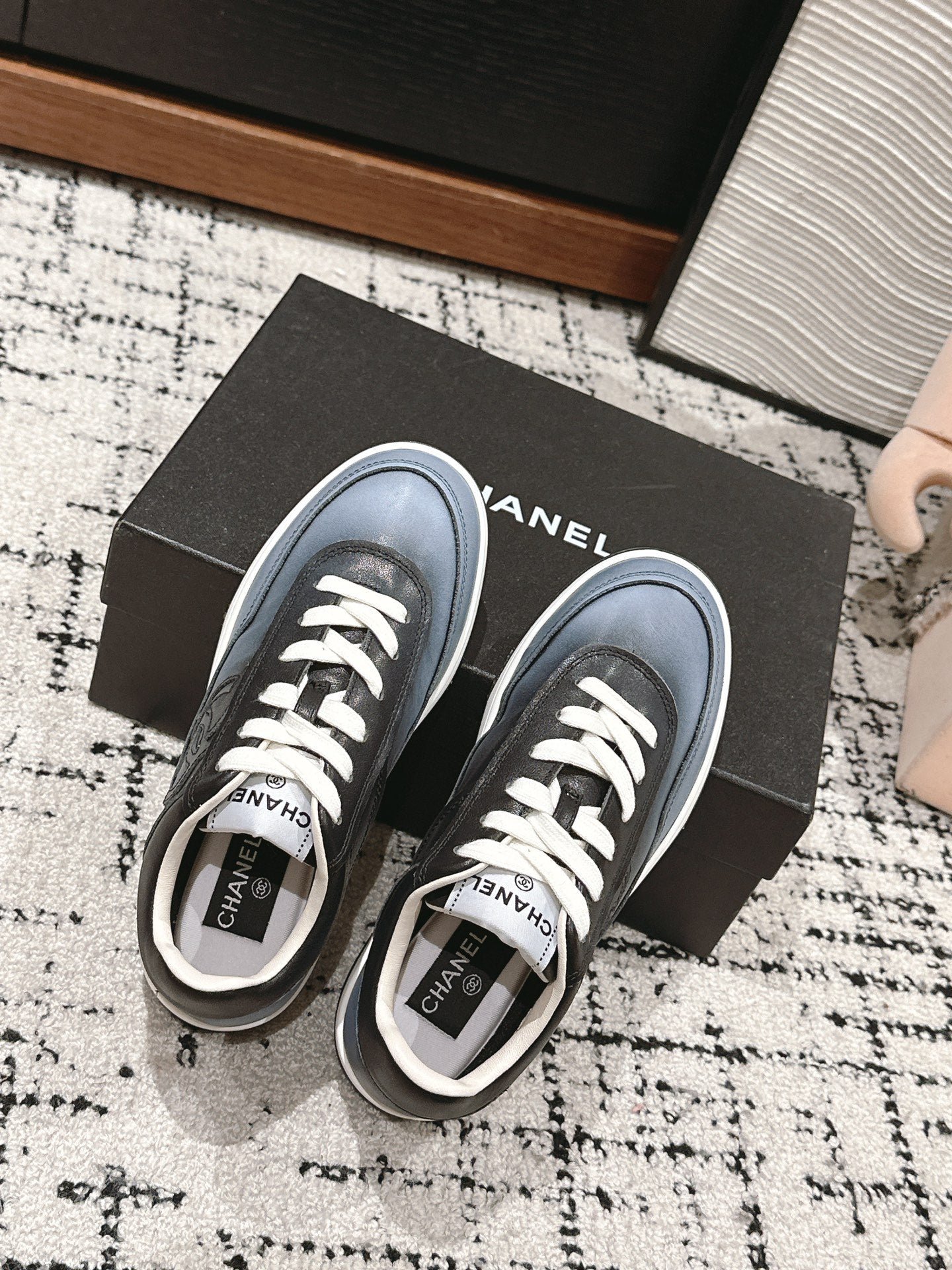 SNEAKER IN BLACK MIX COOL GRAY HAND-POLISHED CALFSKIN 977825、mysite、Cacoeks