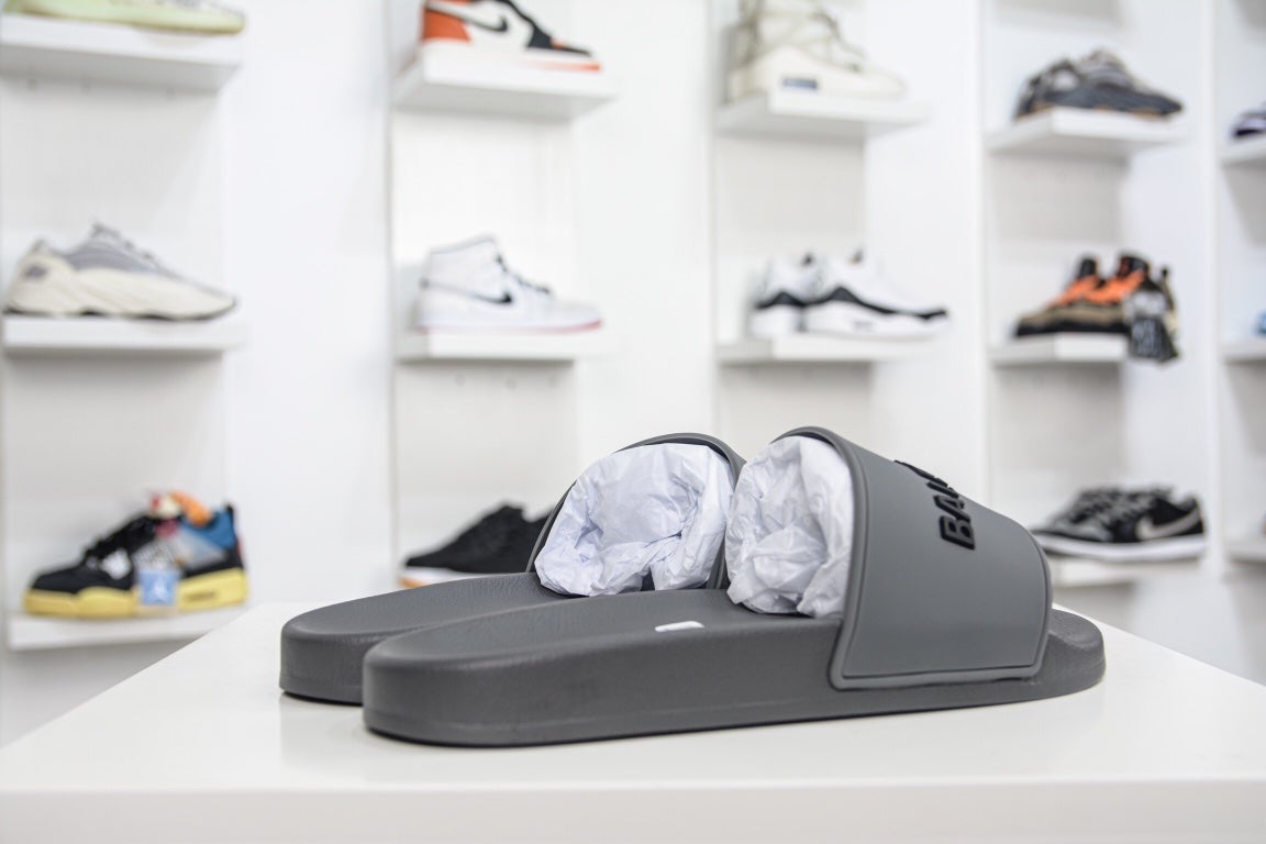 Balenciaga Pool Side Sandal in Grey、mysite、Cacoeks