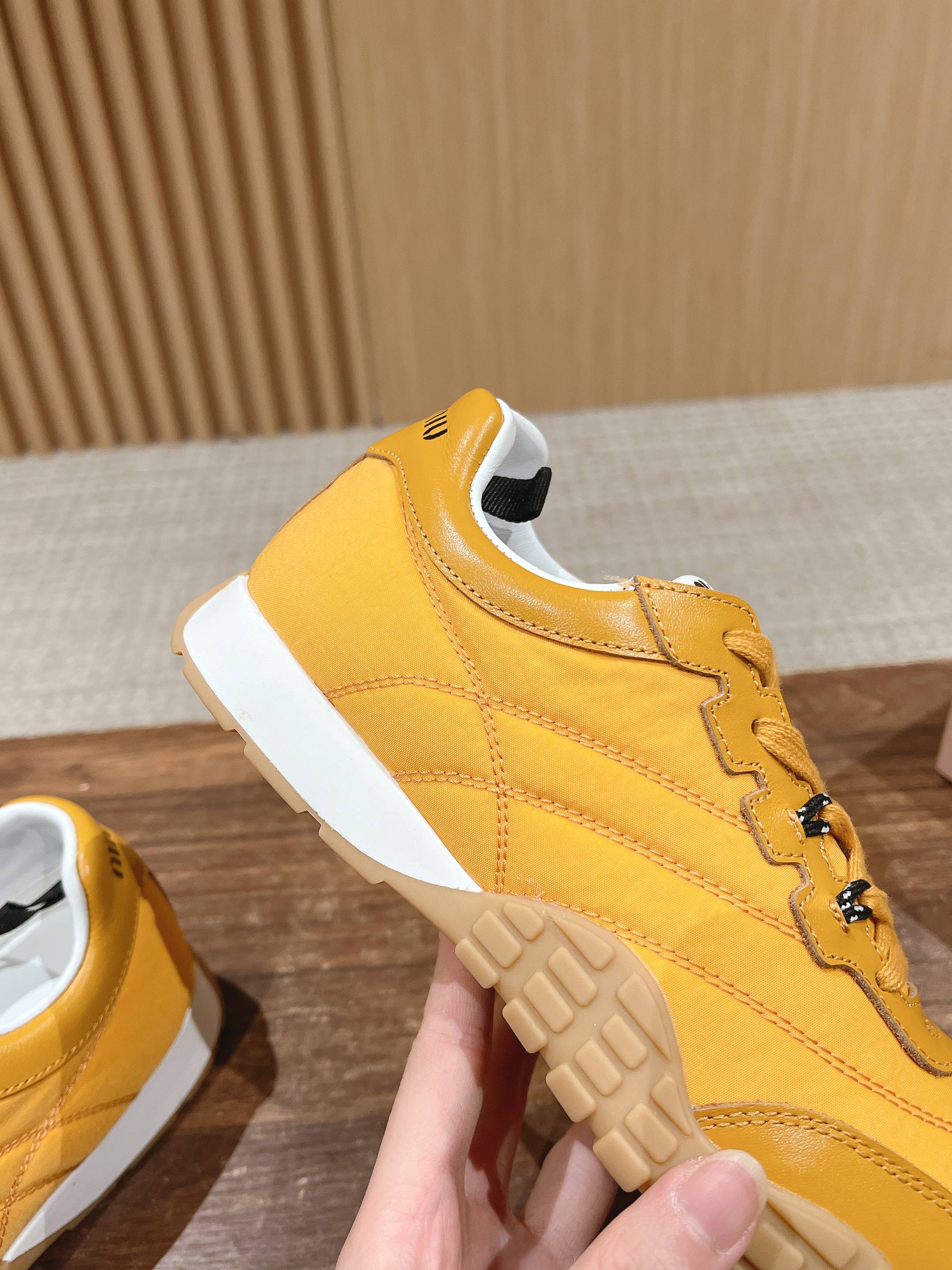 RUNNING SNEAKERS IN YELLOW LAMBSKIN AND FABRIC ANTI-SLIP RUBBER SOLE、mysite、Cacoeks