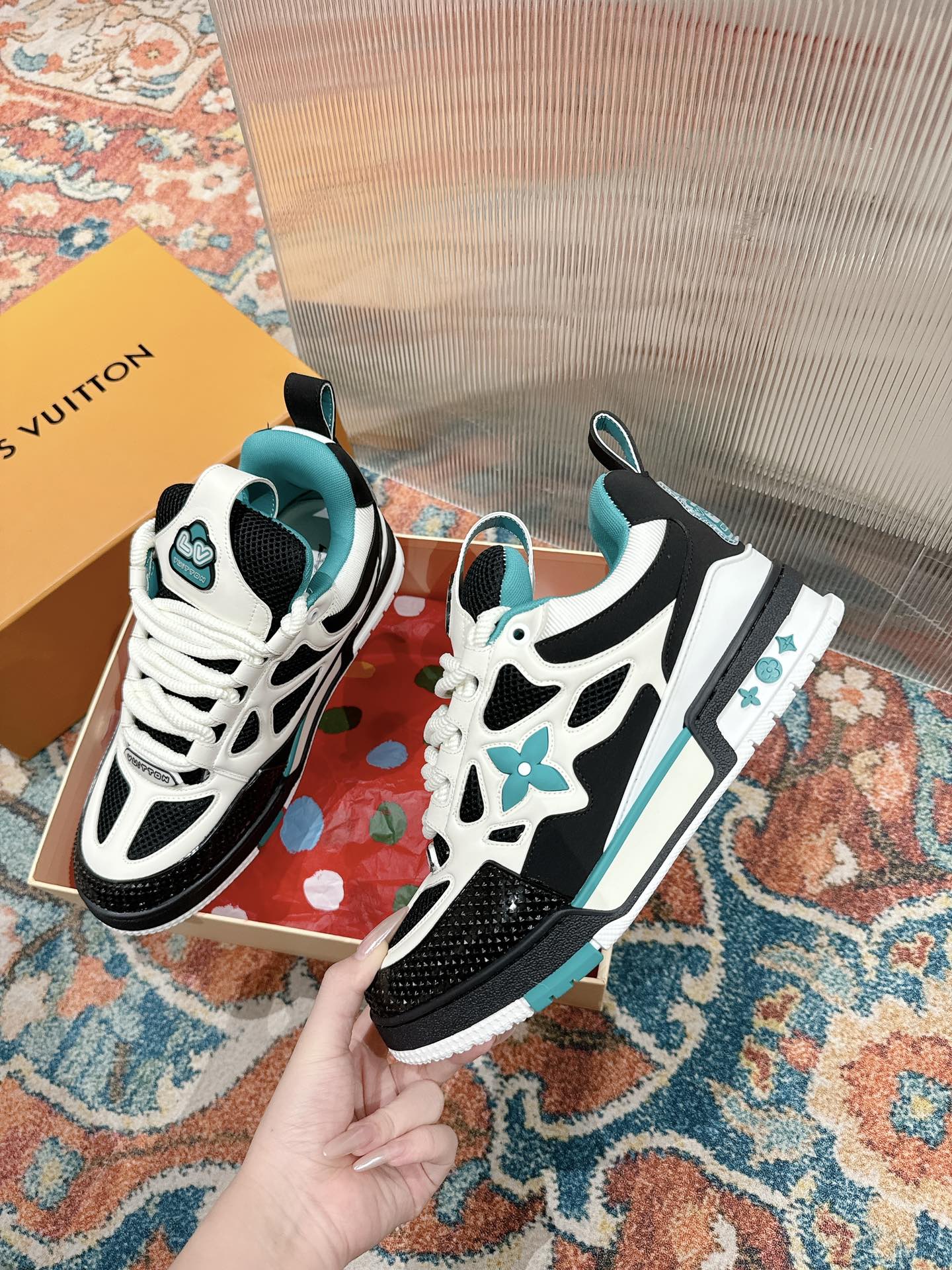 LV SKATE SNEAKER IN WHITE MIX BLACK AND PERSIAN GREEN CALFSKIN、mysite、Cacoeks