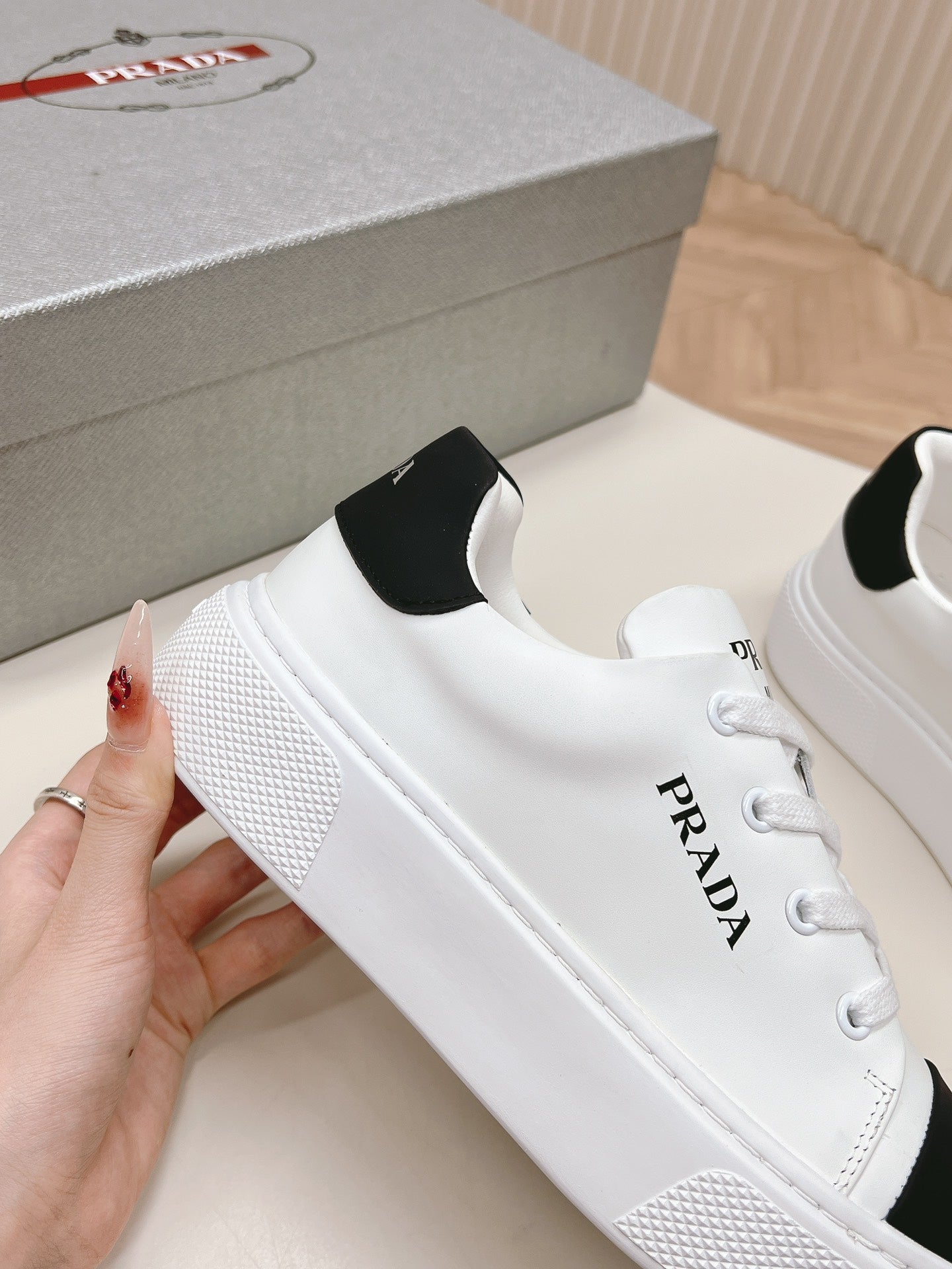 PRA LOGO OUTLET BASIC SNEAKERS WHITE AND BLACK TOE CALFSKIN、mysite、Cacoeks