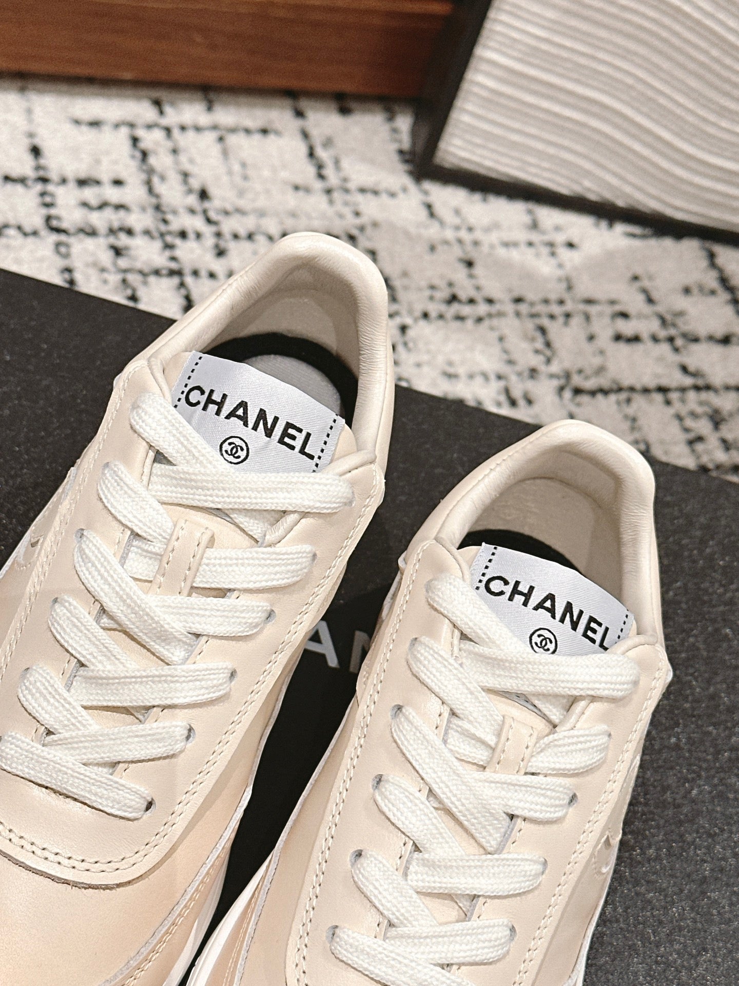 SNEAKER IN BISQUE BEIGE HAND-POLISHED CALFSKIN 977827、mysite、Cacoeks