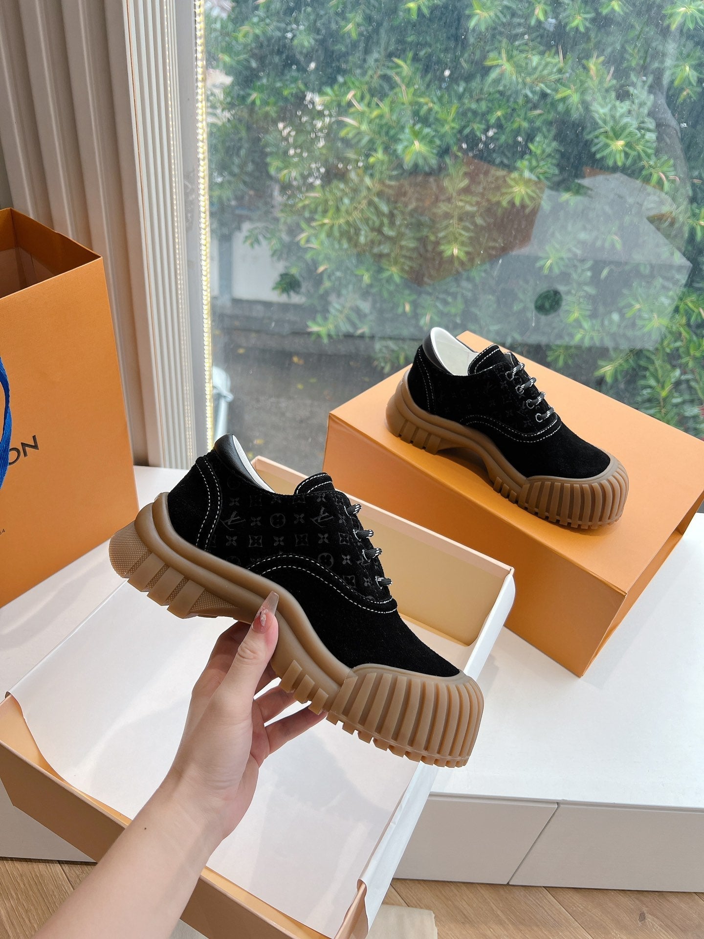 LV ARCHLIGHT SKATE SNEAKER IN BLACK EMBOSSED SUEDE、mysite、Cacoeks