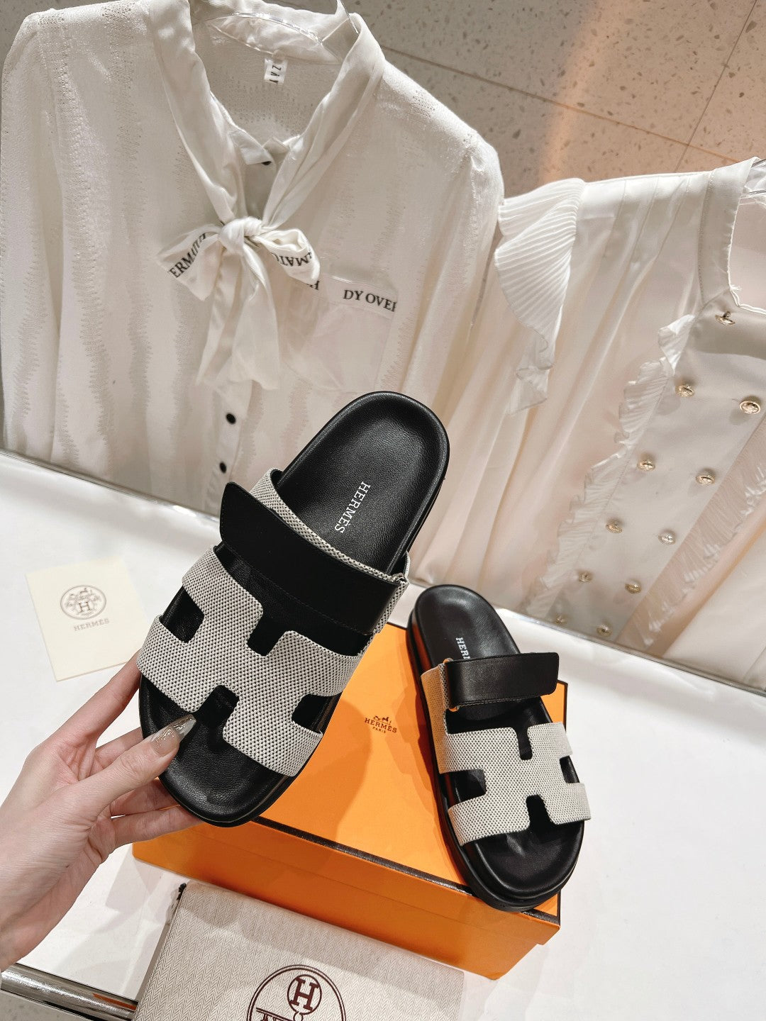 CHYPRE SANDAL BLACK LAMBSKIN AND SILVER DENIM、mysite、Cacoeks