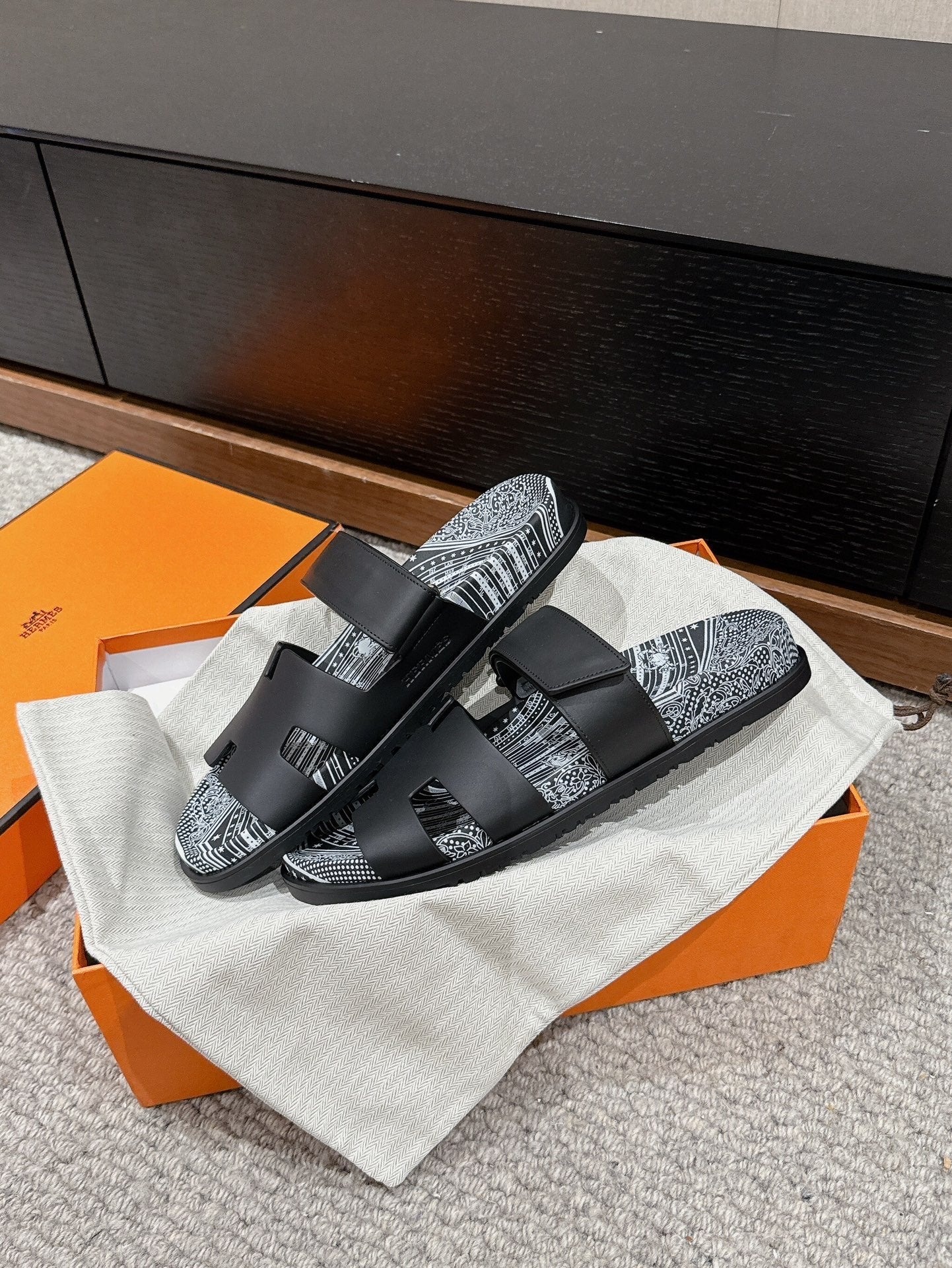 CHYPRE SANDAL BLACK CALFSKIN UNIQUE、mysite、Cacoeks