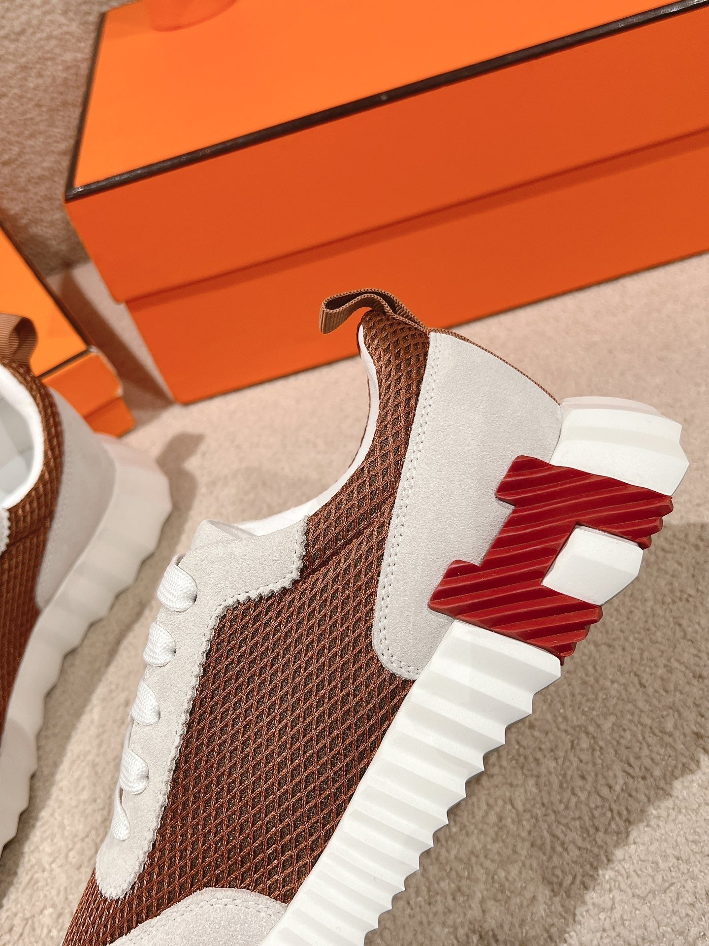 MAINLAND SNEAKER IN PALE GRAY SUEDE AND CARAMEL BROWN BREATHABLE MESH FABRIC、mysite、Cacoeks