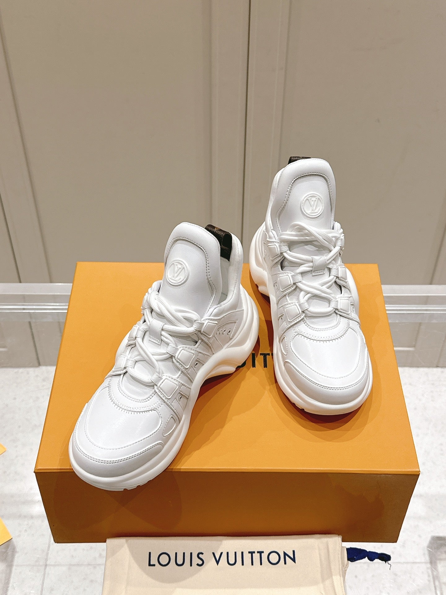 LV BARRACUDA SNEAKER IN WHITE CALFSKIN、mysite、Cacoeks