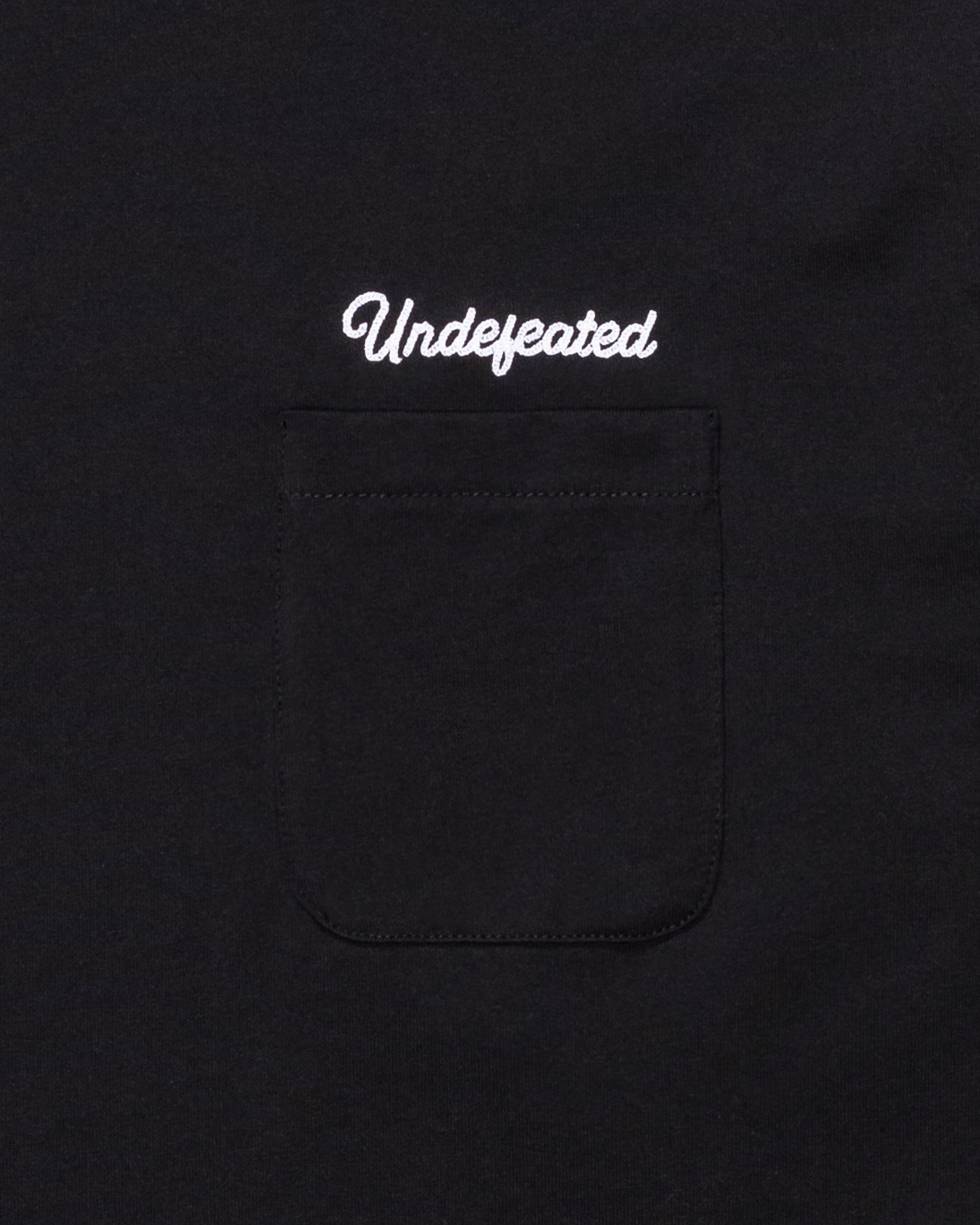 UNDEFEATED SCRIPT L/S POCKET TEE