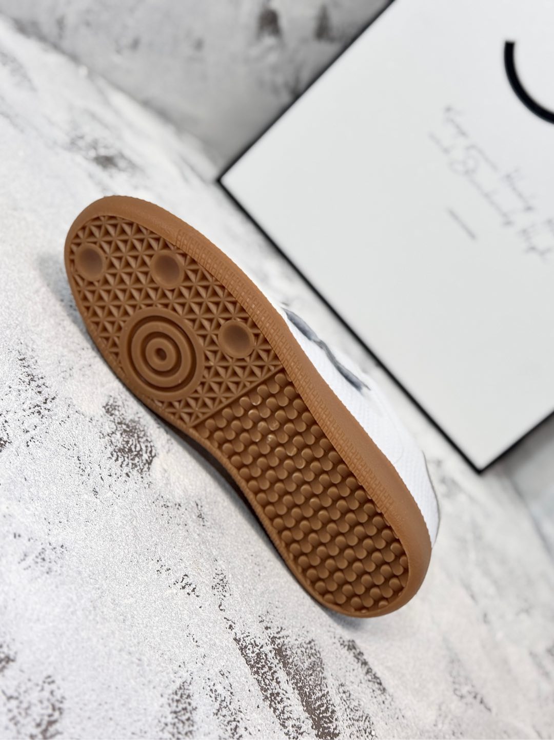 RETRO SNEAKERS WITH RIPTAPE STRAPS IN WHITE LAMBSKIN KNITTED PATTERN、mysite、Cacoeks