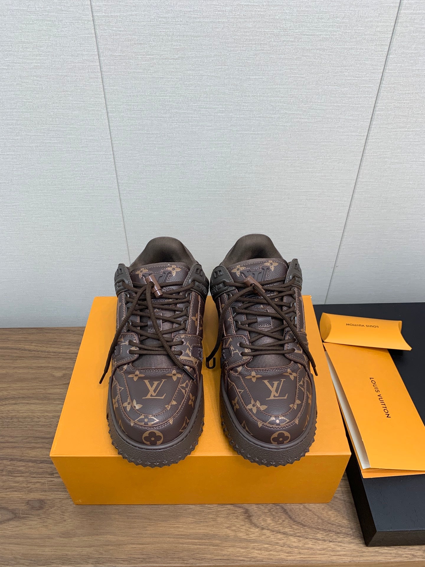 LV TRAINER IN CHOCOLATE BROWN MONOGRAM CALFSKIN、mysite、Cacoeks