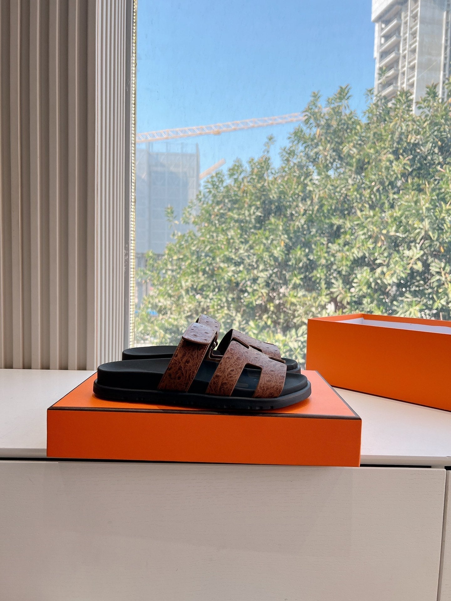 CHYPRE SANDAL IN CHOCOLATE BROWN GRAINED CALFSKIN、mysite、Cacoeks