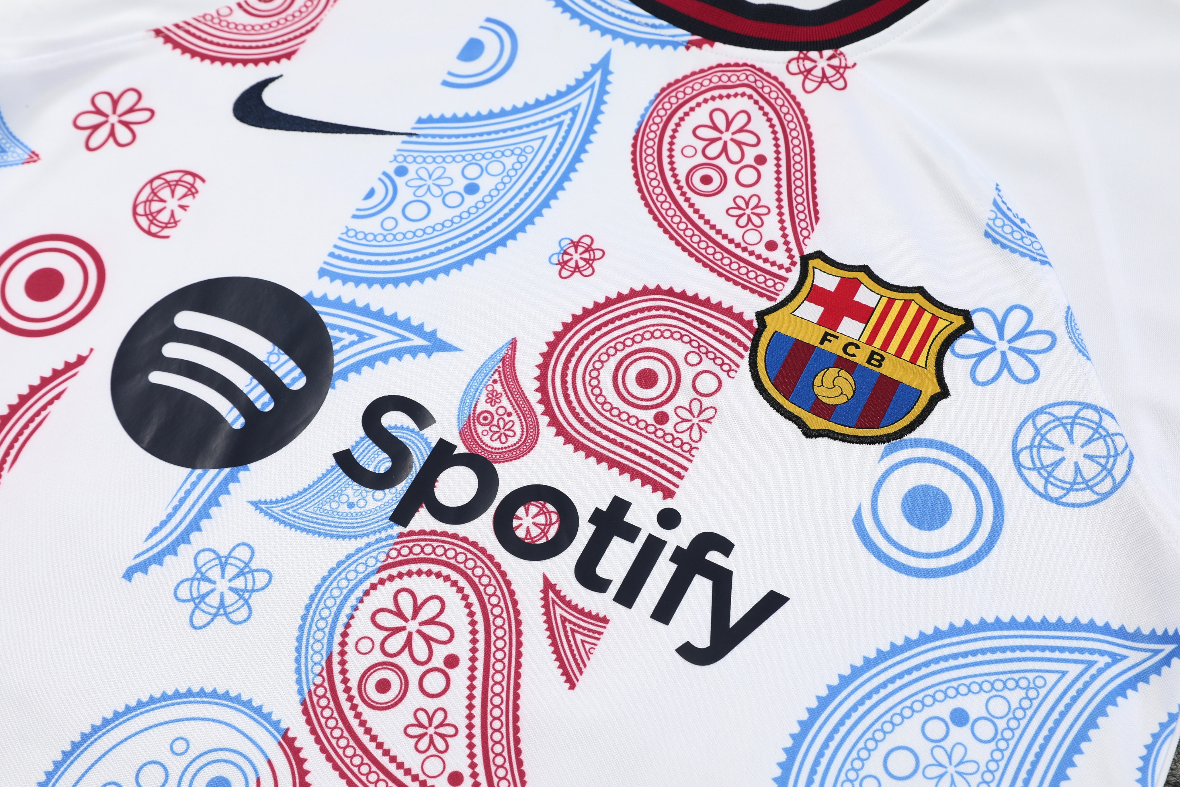 ManixJersey.com | Barcelona 24-25 Short-Sleeve Training Set - White with Pattern -Customize Name, Number and Patch | Worldwide Shipping