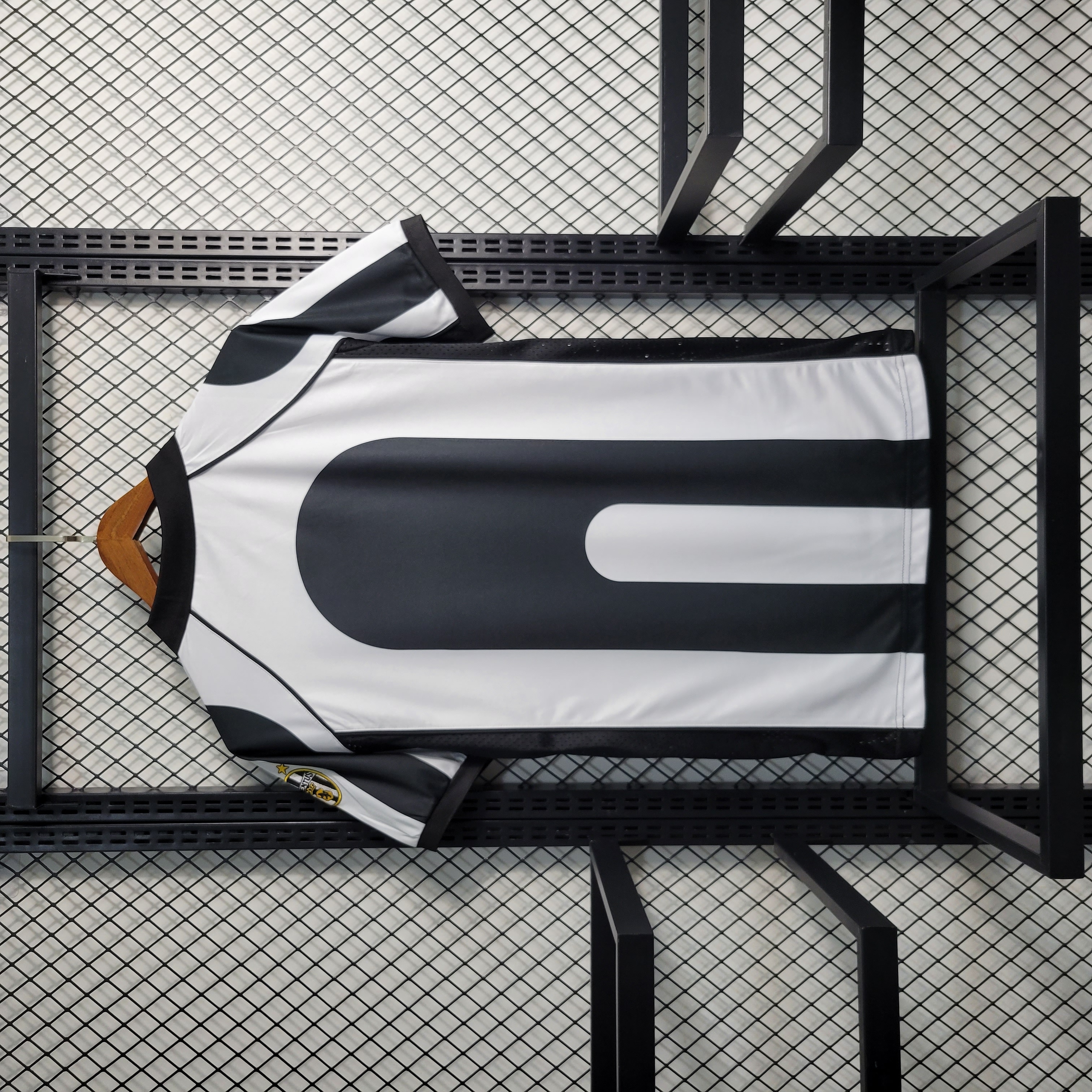 Higojerseys-Retro Juventus 1997-98 Home Stadium Jersey