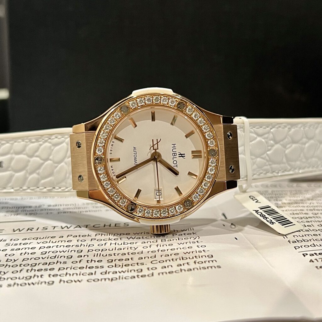 Đồng Hồ Hublot Độ Kim Cương Moissanite Màu Trắng 38mm (2)