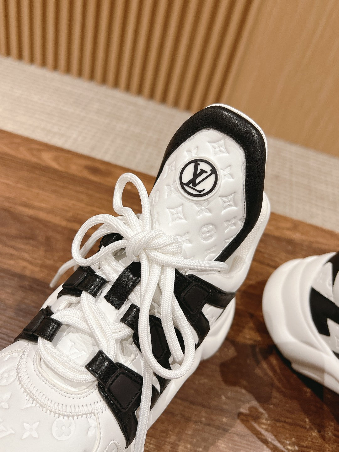 LV ARCHLIGHT SNEAKER IN WHITE MIX BLACK EMBOSSED CALFSKIN、mysite、Cacoeks