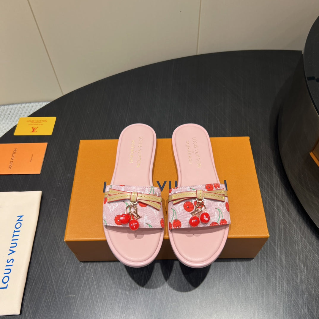 LV SLIDE SANDALS 25S IN LIGHT PINK DENIM AND CALFSKIN WITH CHERRY BLOSSOM BUCKLE、mysite、Cacoeks