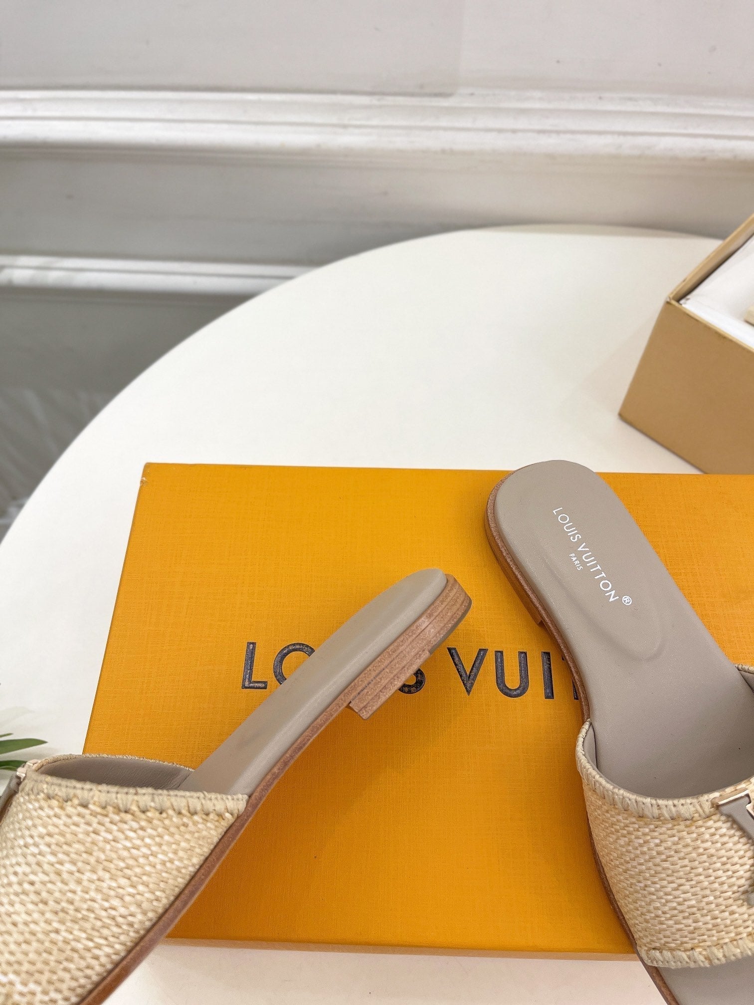LV WOMEN CAPRI FLAT MULES IN TAN BROWN LEATHER AND RAFFIA、mysite、Cacoeks