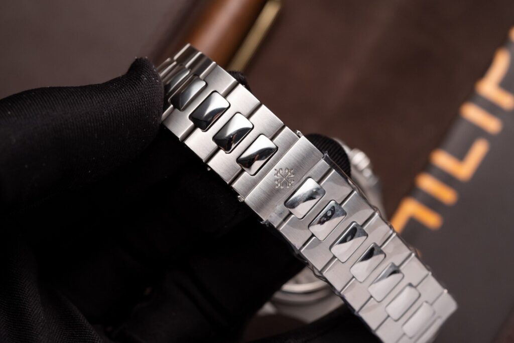 Đồng Hồ Patek Philippe Nautilus 5712 Replica 11 PPF V2 Full Chức Năng (8)