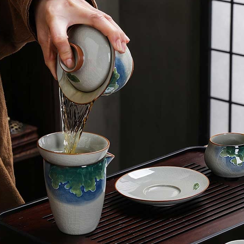 GEEK BAR-https://www.hot-toy.com/