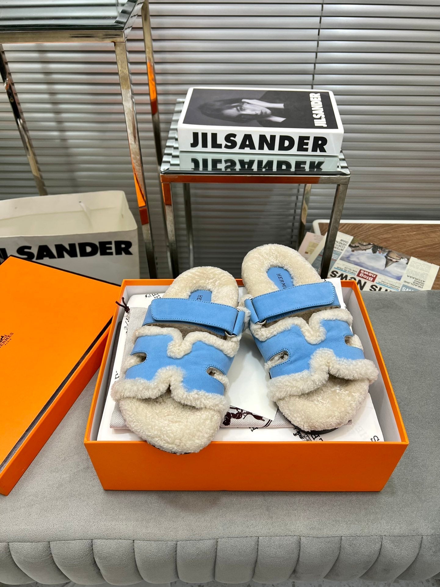 CHYPRE SLIPPERS IN BEIGE LAMB WOOL AND OCEAN BLUE SUEDE、mysite、Cacoeks