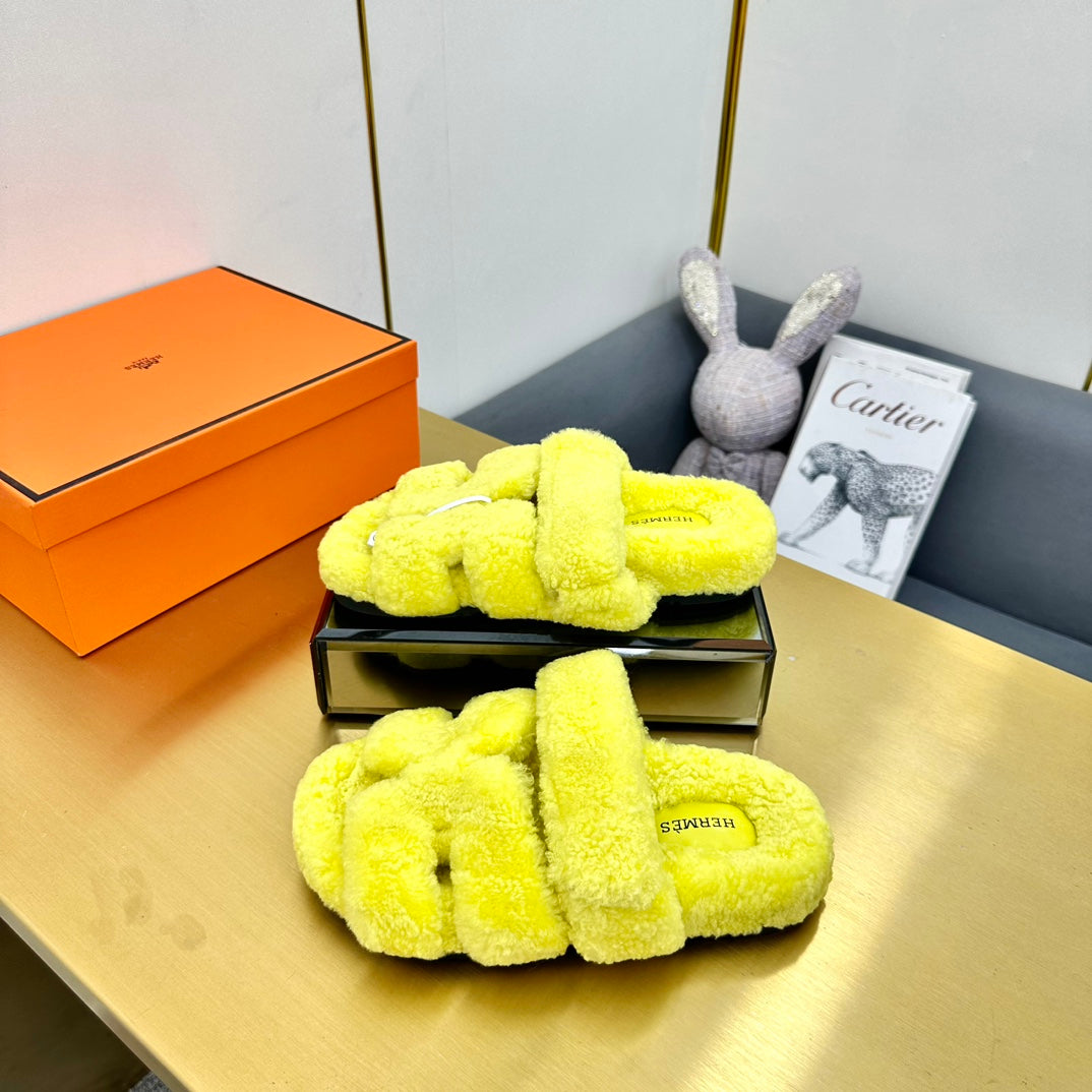 CHYPRE SANDAL IN SUNSHINE YELLOW SHEARLING、mysite、Cacoeks